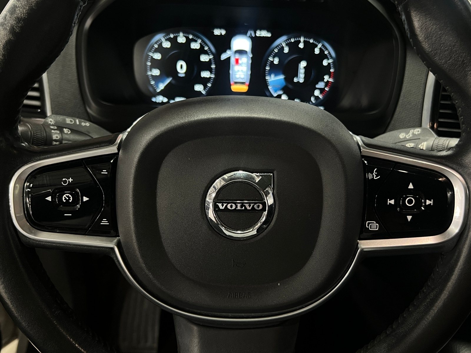 Thumbnail: 2016 Volvo XC90 - 4