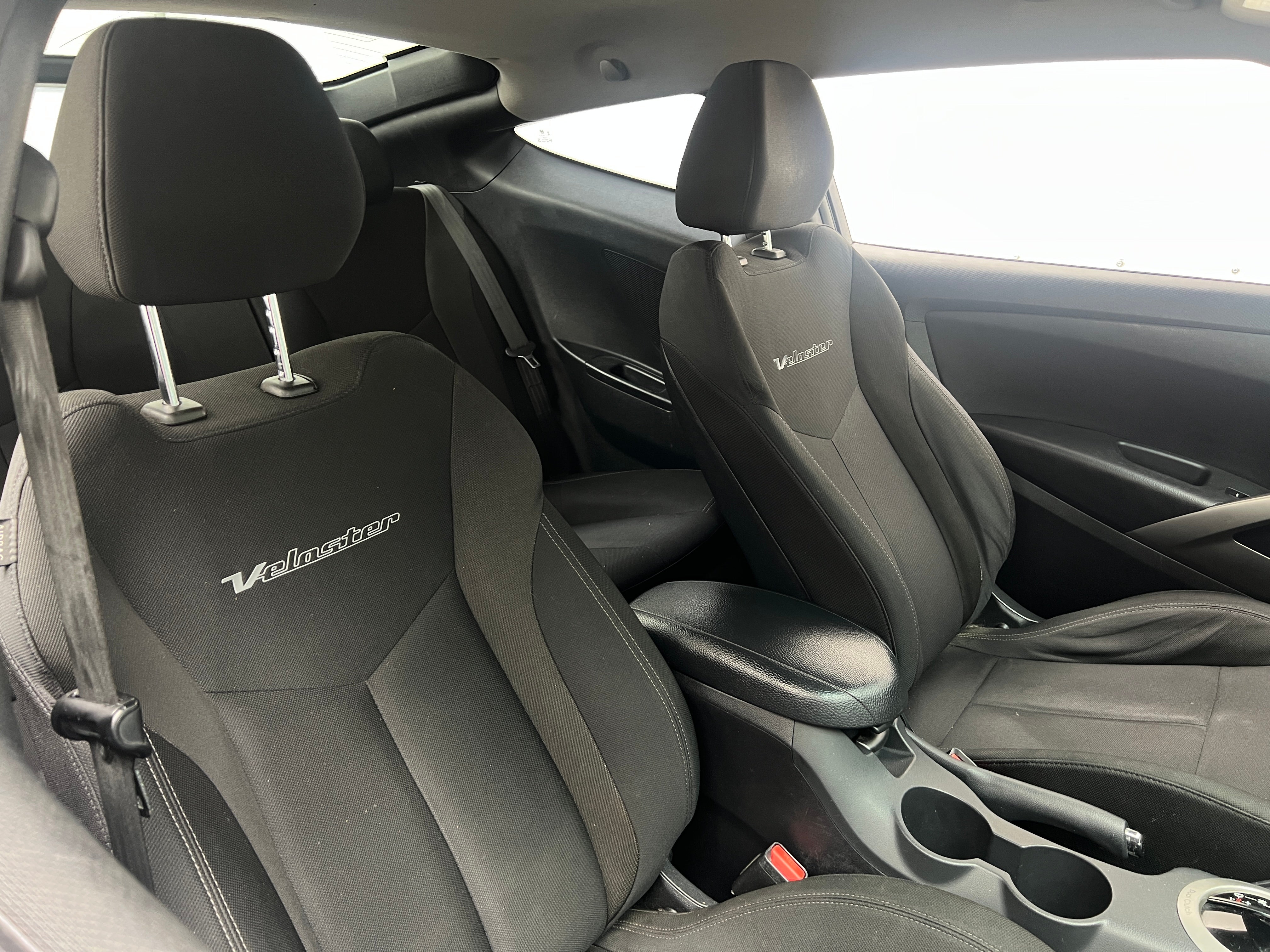 2017 Hyundai Veloster Base 2