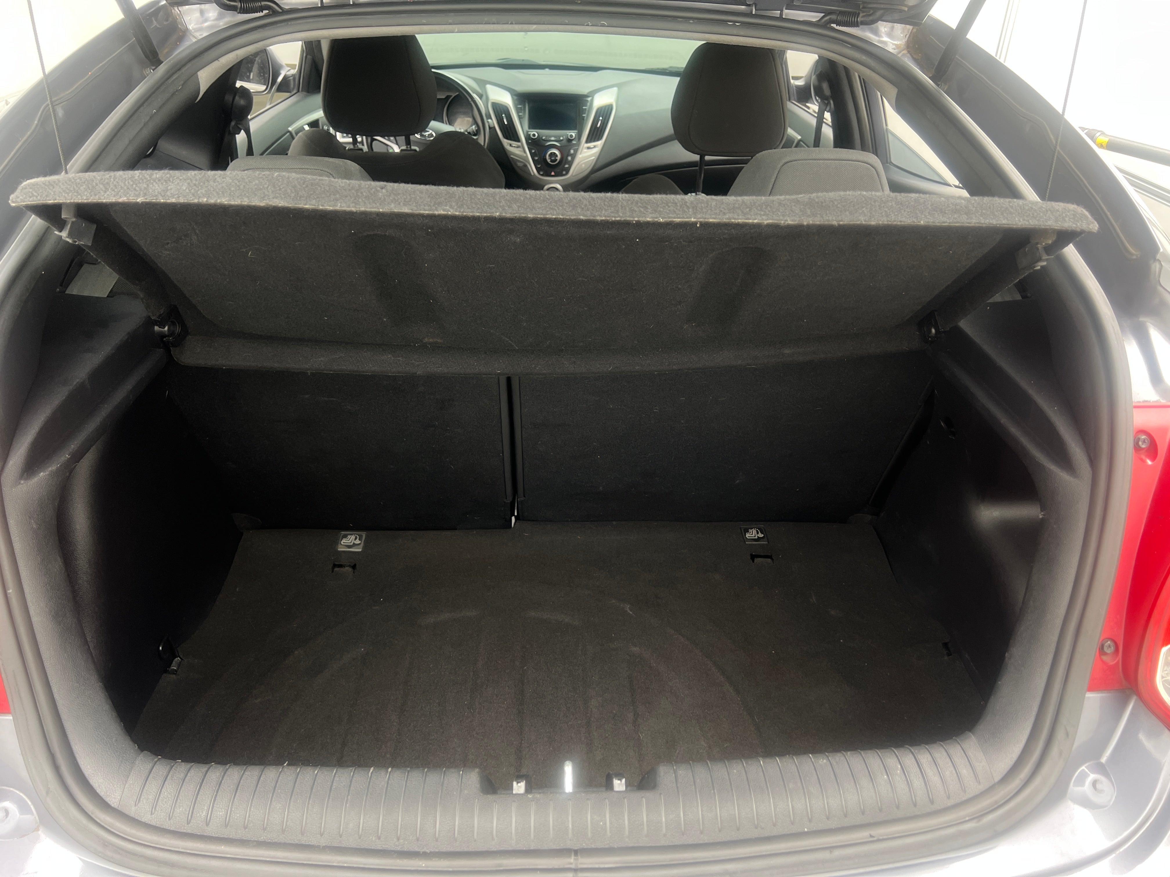 2017 Hyundai Veloster Base 5