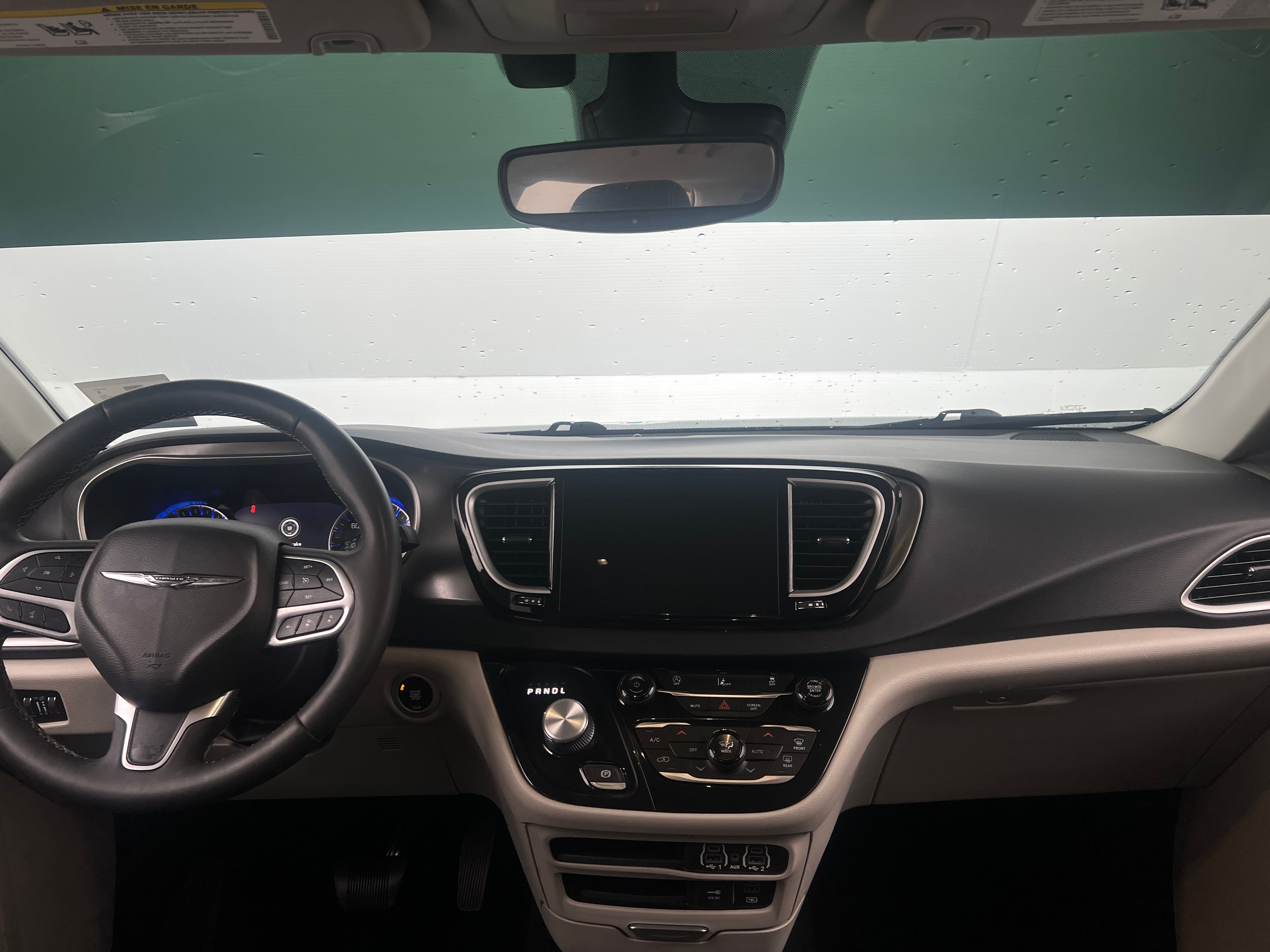 2022 Chrysler Pacifica Touring L 2