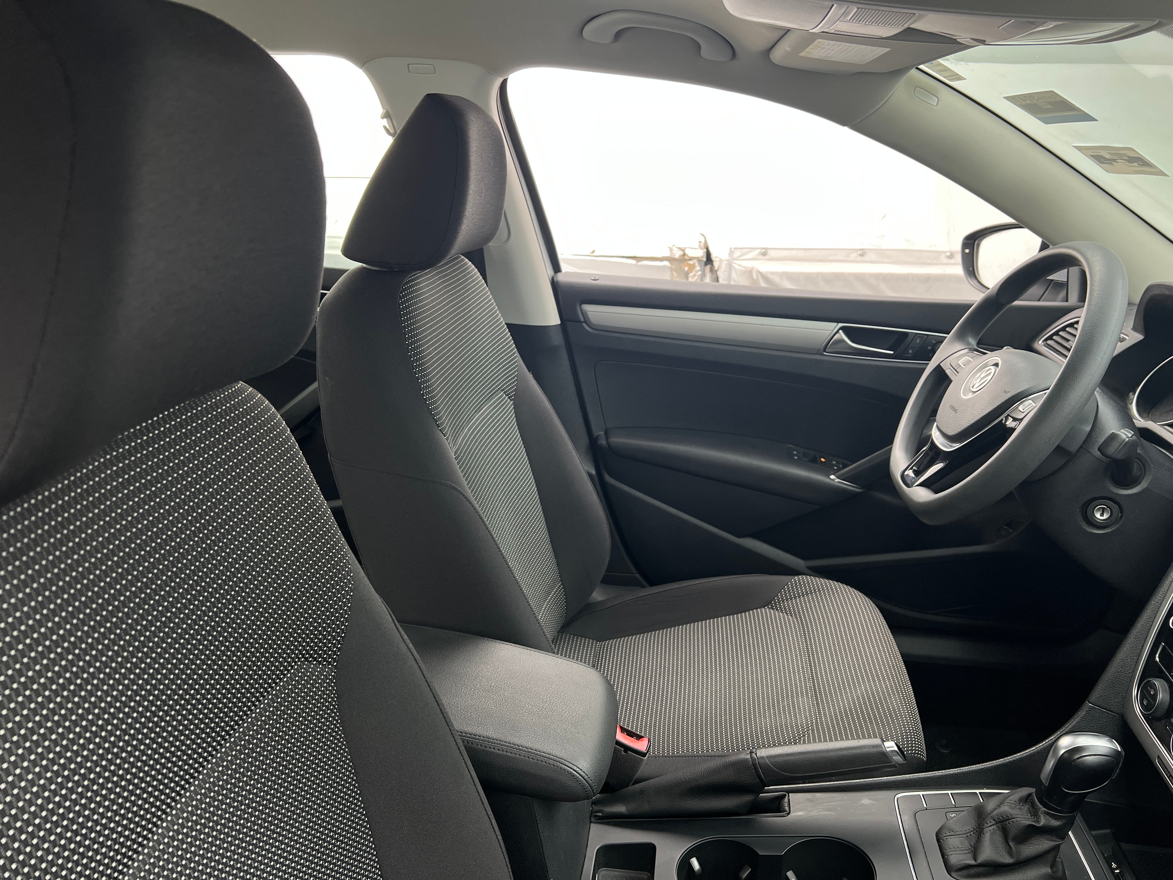 2017 Volkswagen Passat S 2