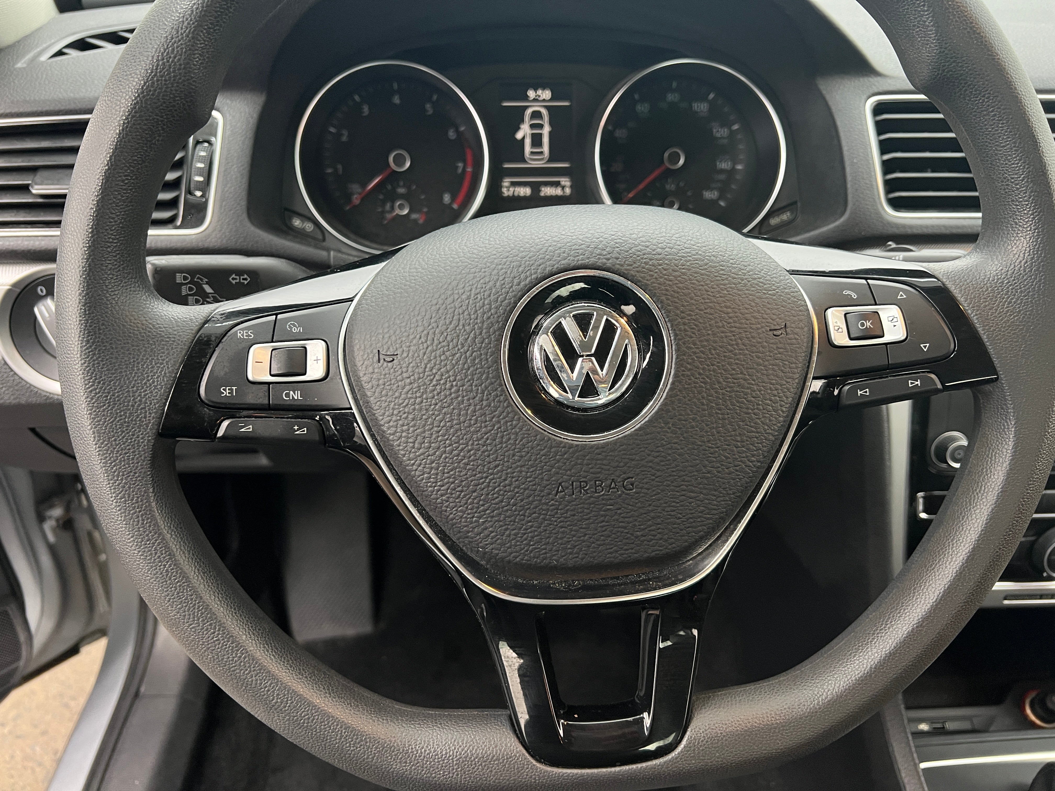 2017 Volkswagen Passat S 5