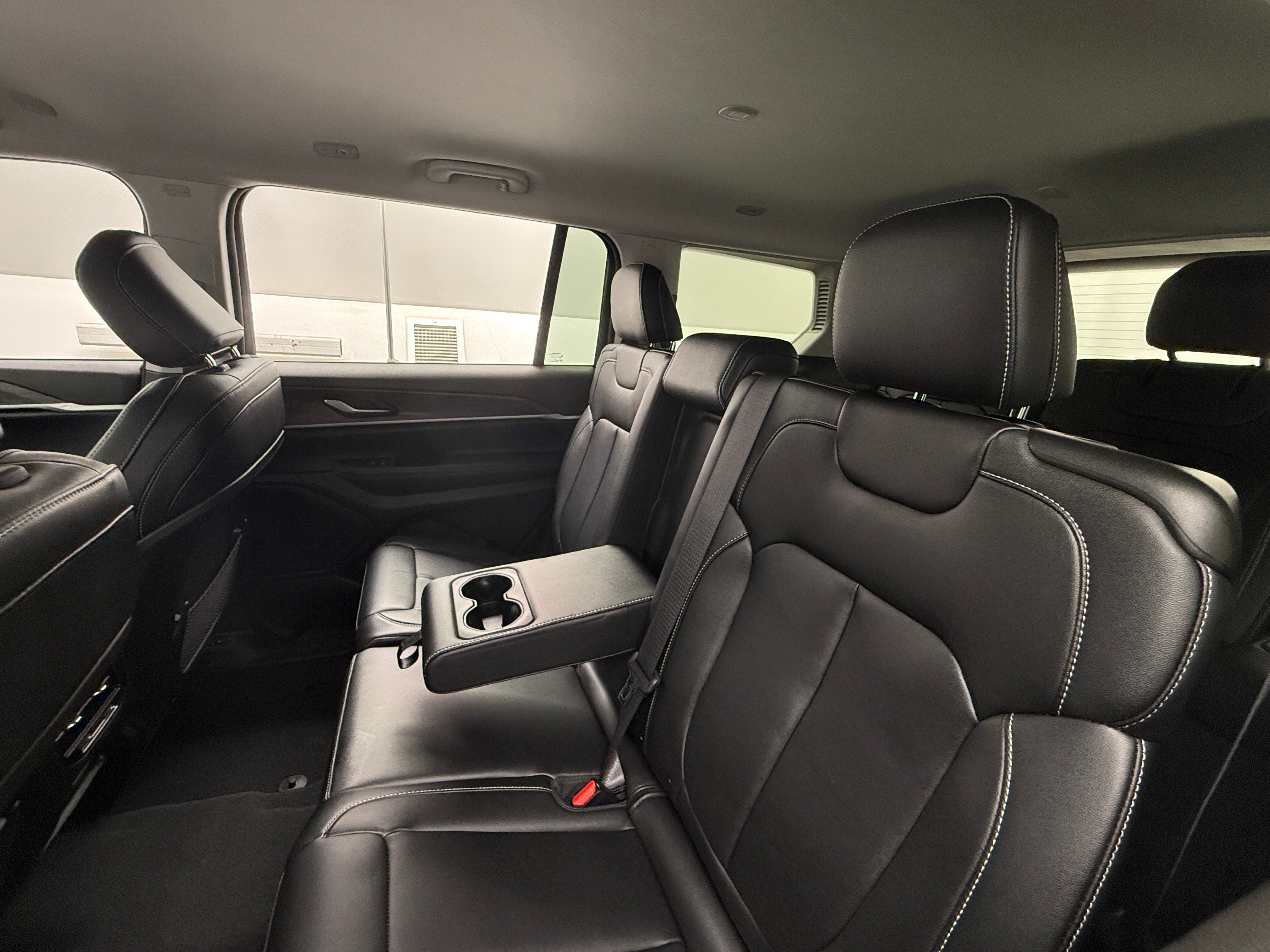 Thumbnail: 2024 Jeep Grand Cherokee L - 5