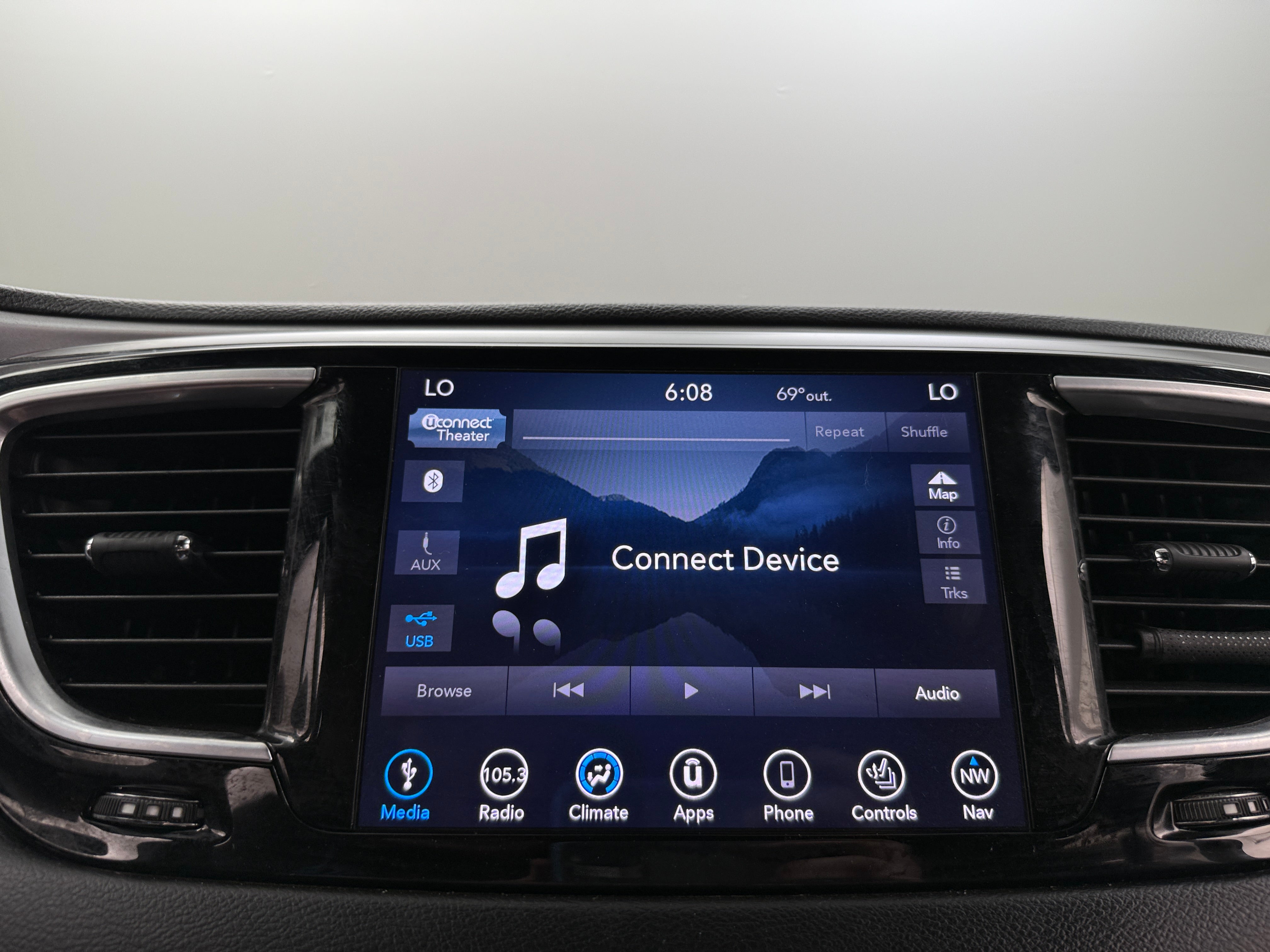 2018 Chrysler Pacifica  3