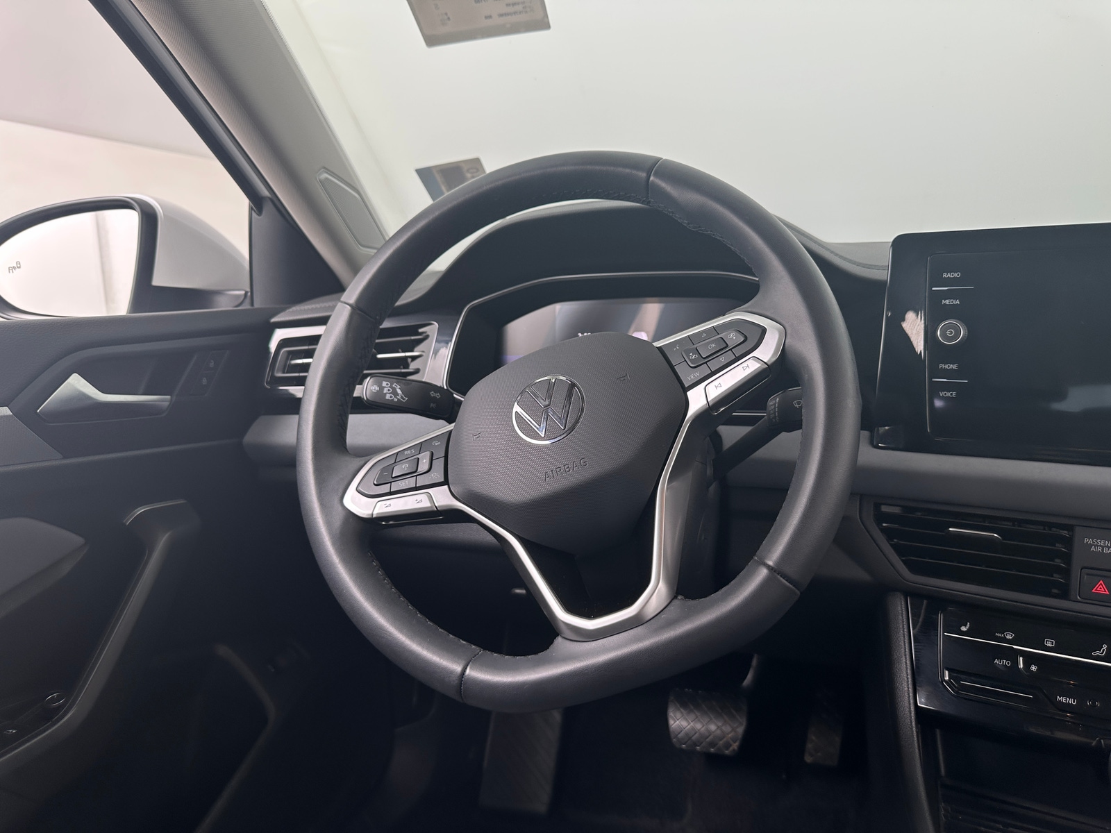 Thumbnail: 2025 Volkswagen Jetta - 4