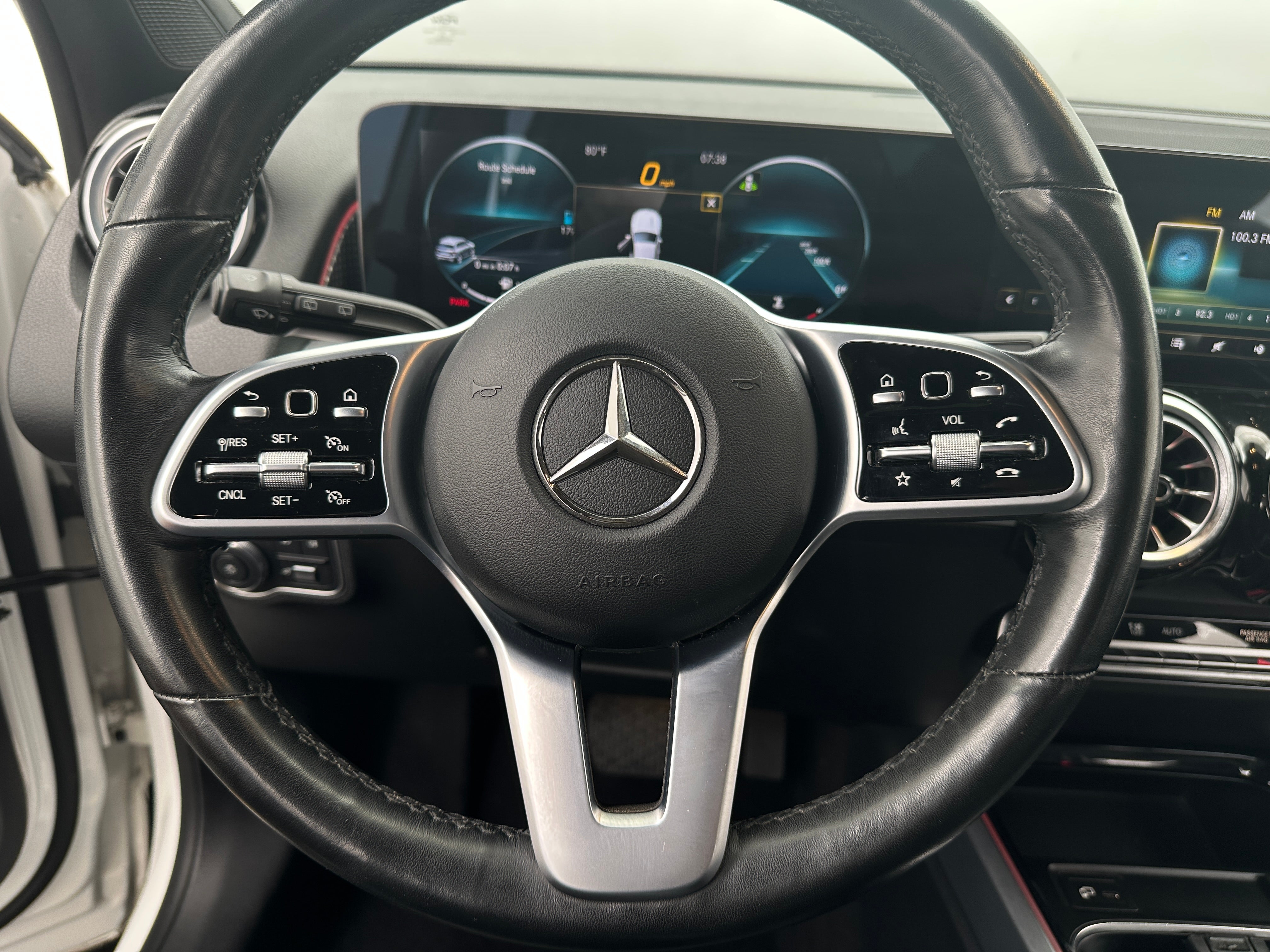Thumbnail: 2022 Mercedes-Benz GLB - 4