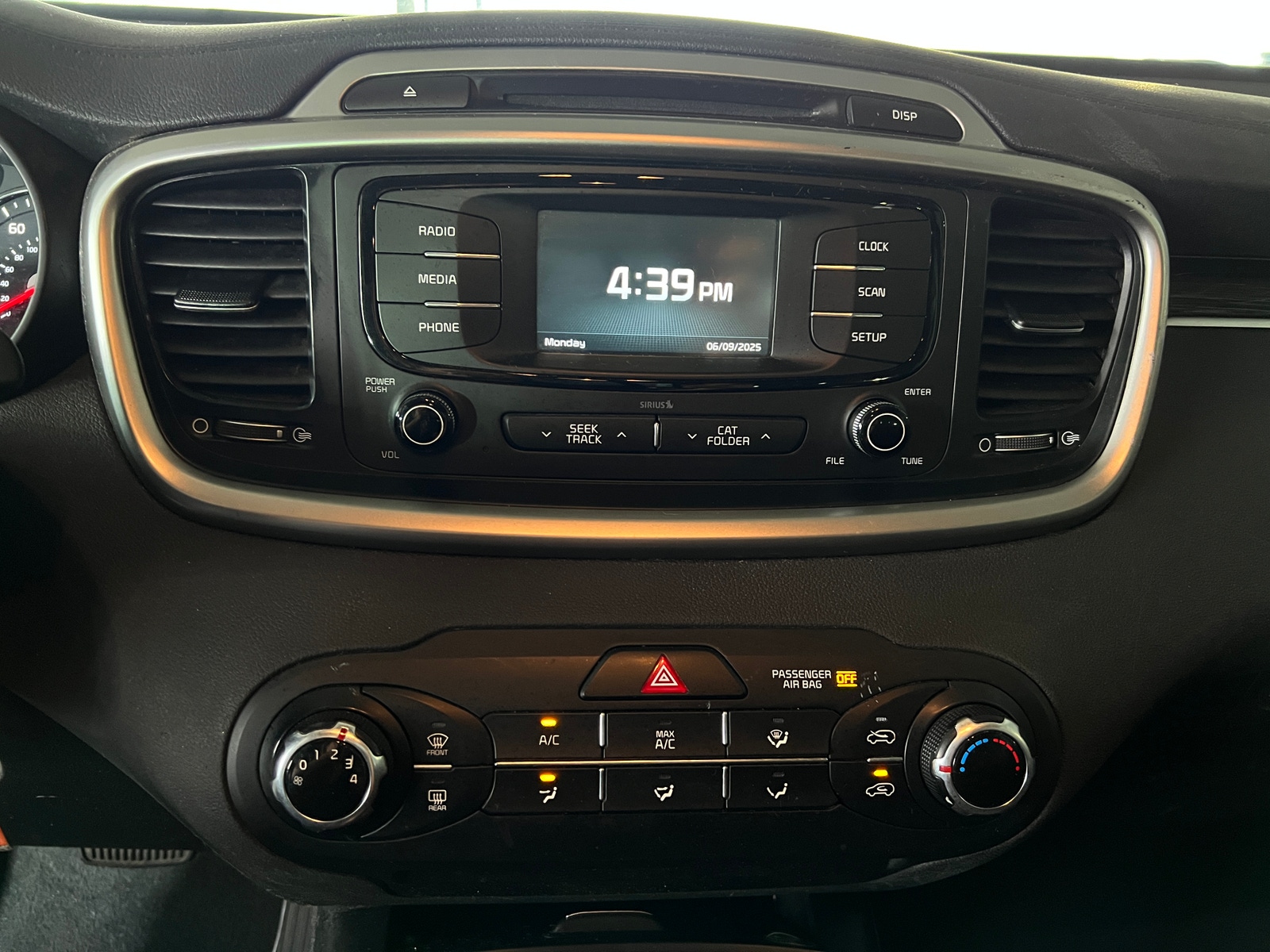 Thumbnail: 2017 Kia Sorento - 4