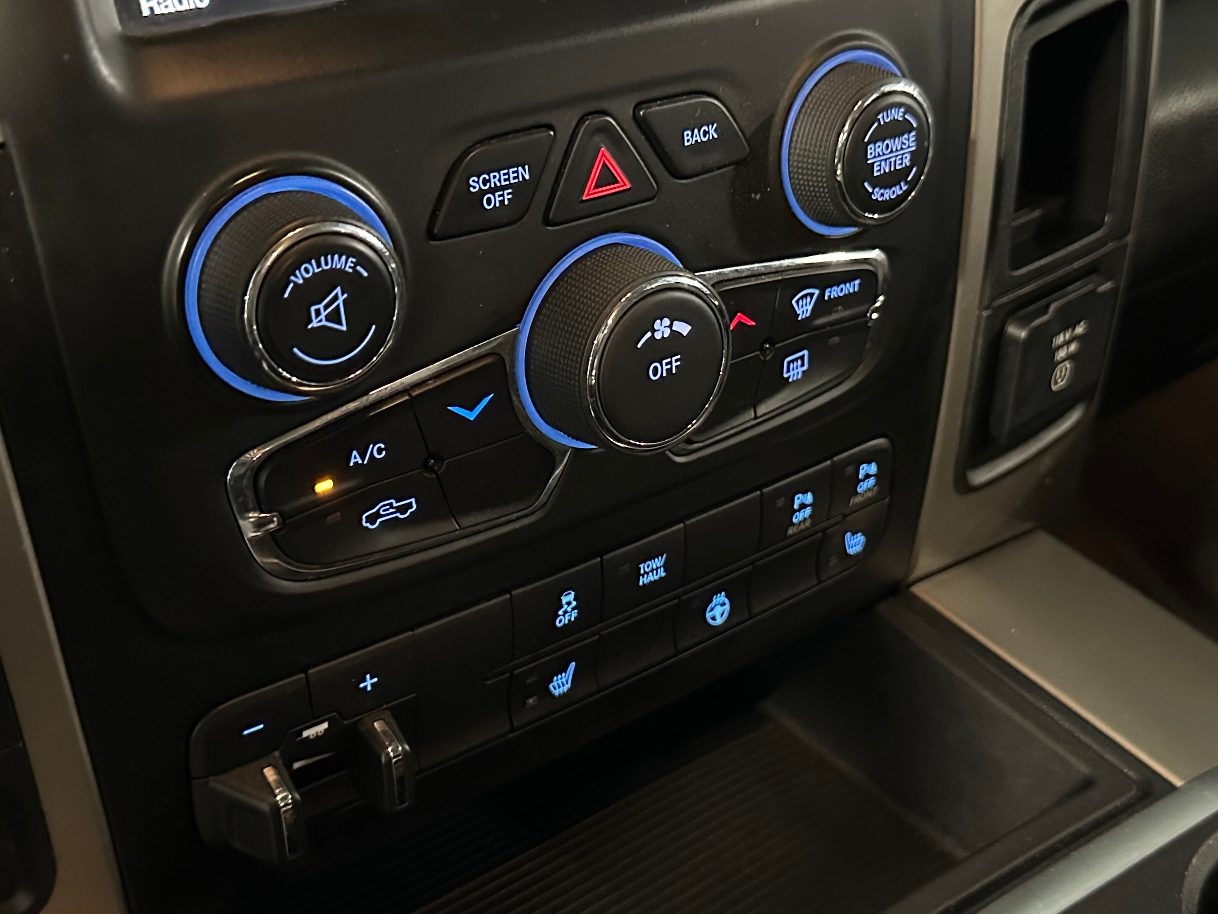 2014 RAM 1500 SLT 4