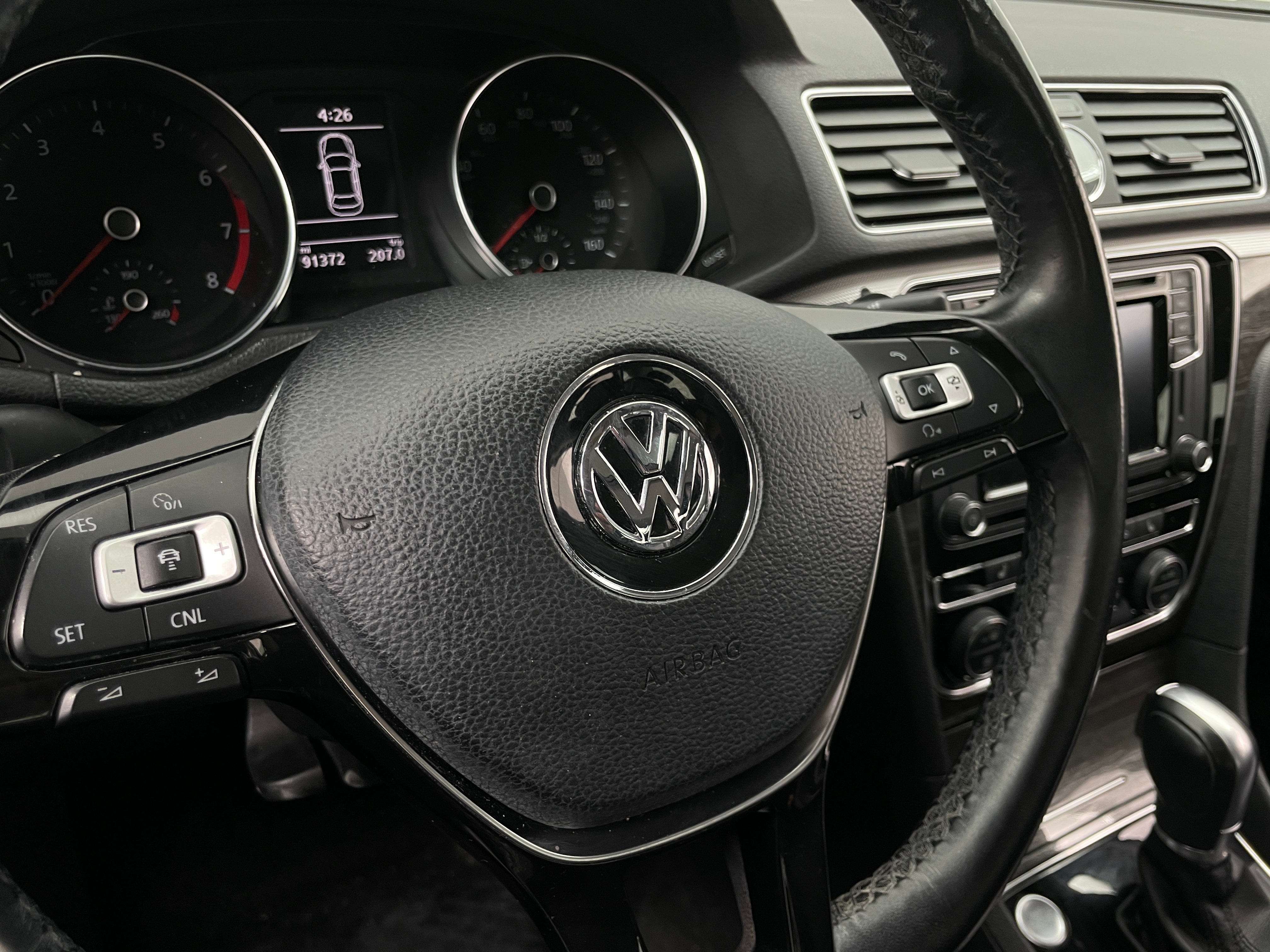 2016 Volkswagen Passat SE 4
