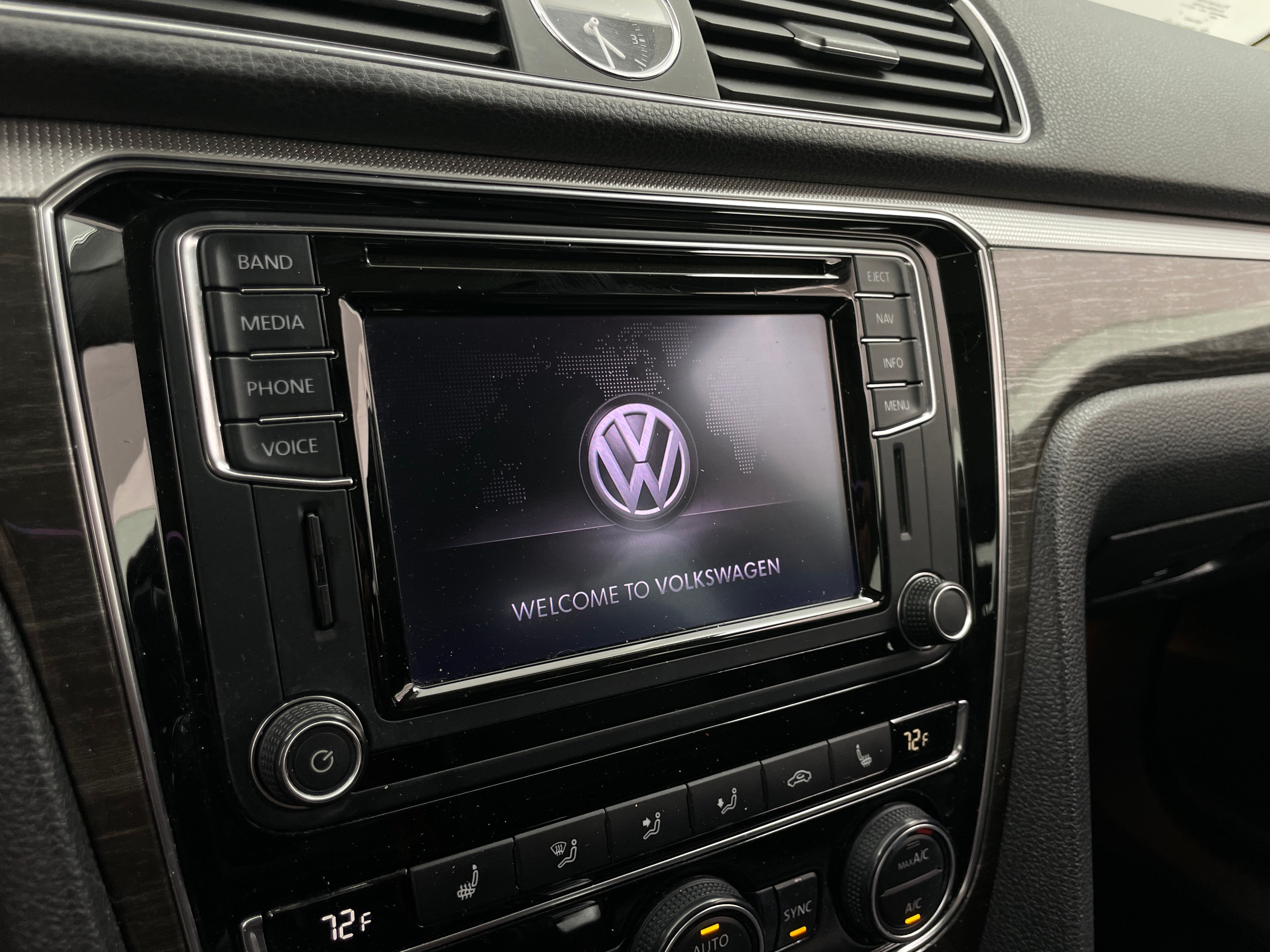2016 Volkswagen Passat SE 3