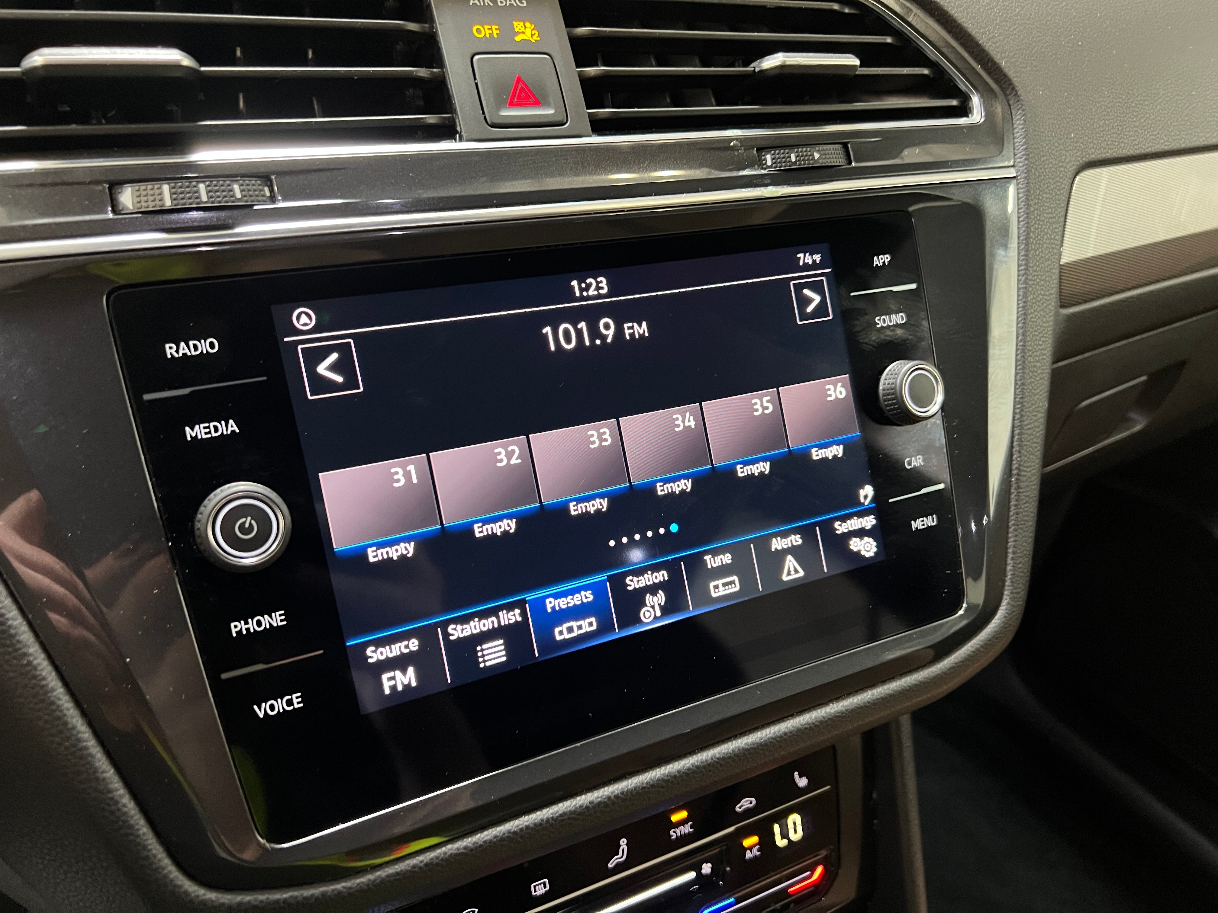 2022 Volkswagen Tiguan SE 3