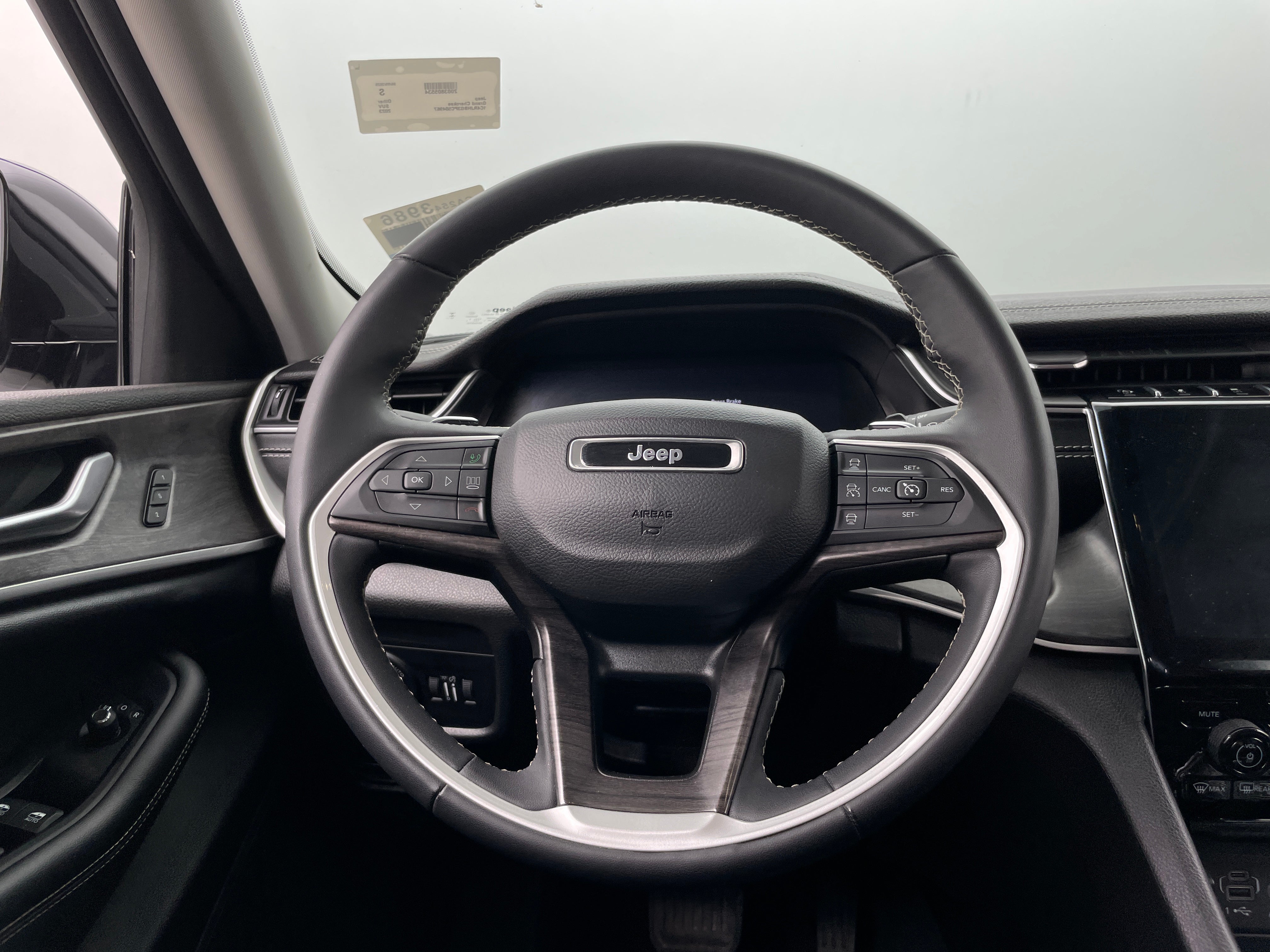 2023 Jeep Grand Cherokee Limited Edition 4