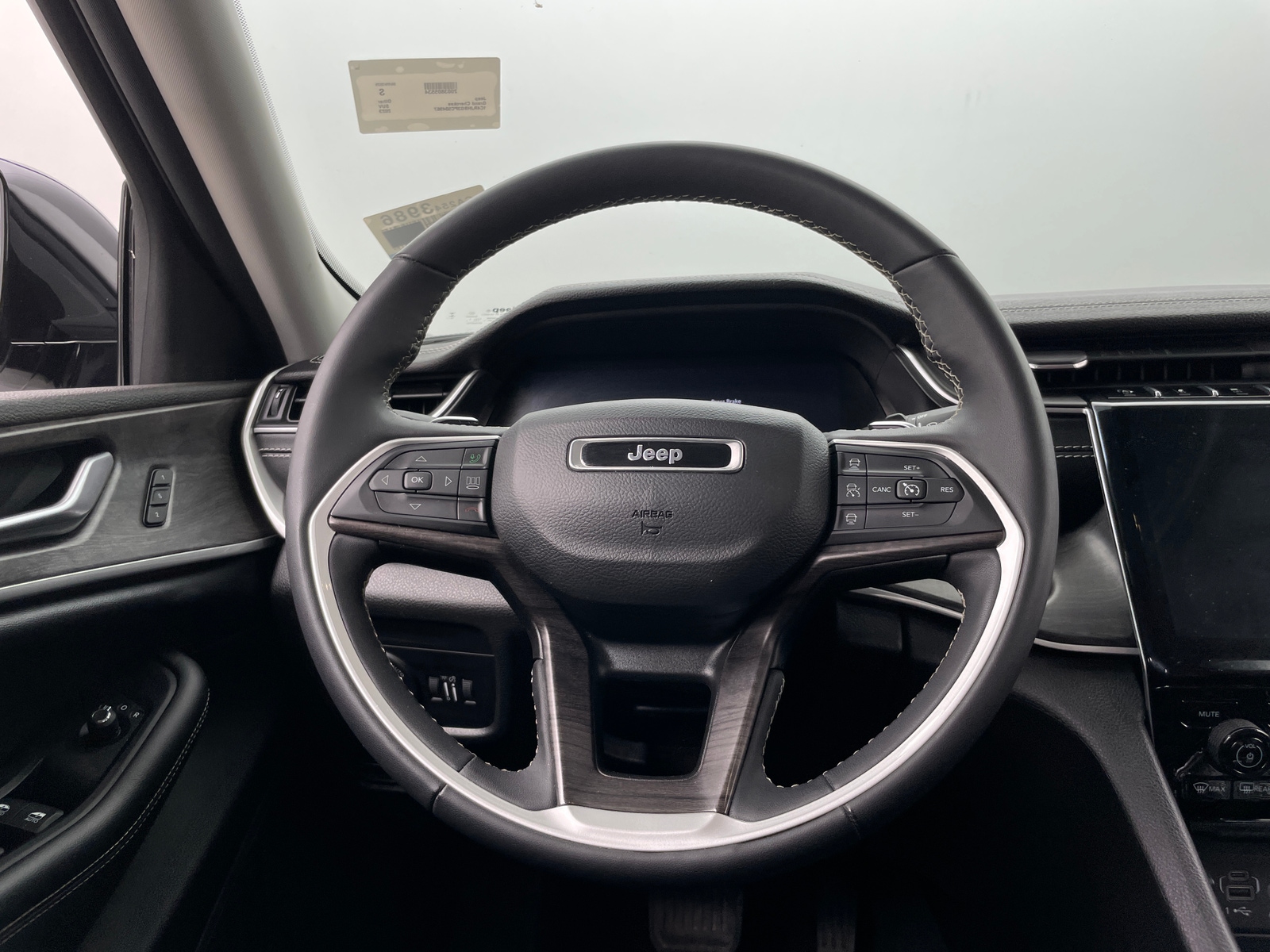 Thumbnail: 2023 Jeep Grand Cherokee - 4
