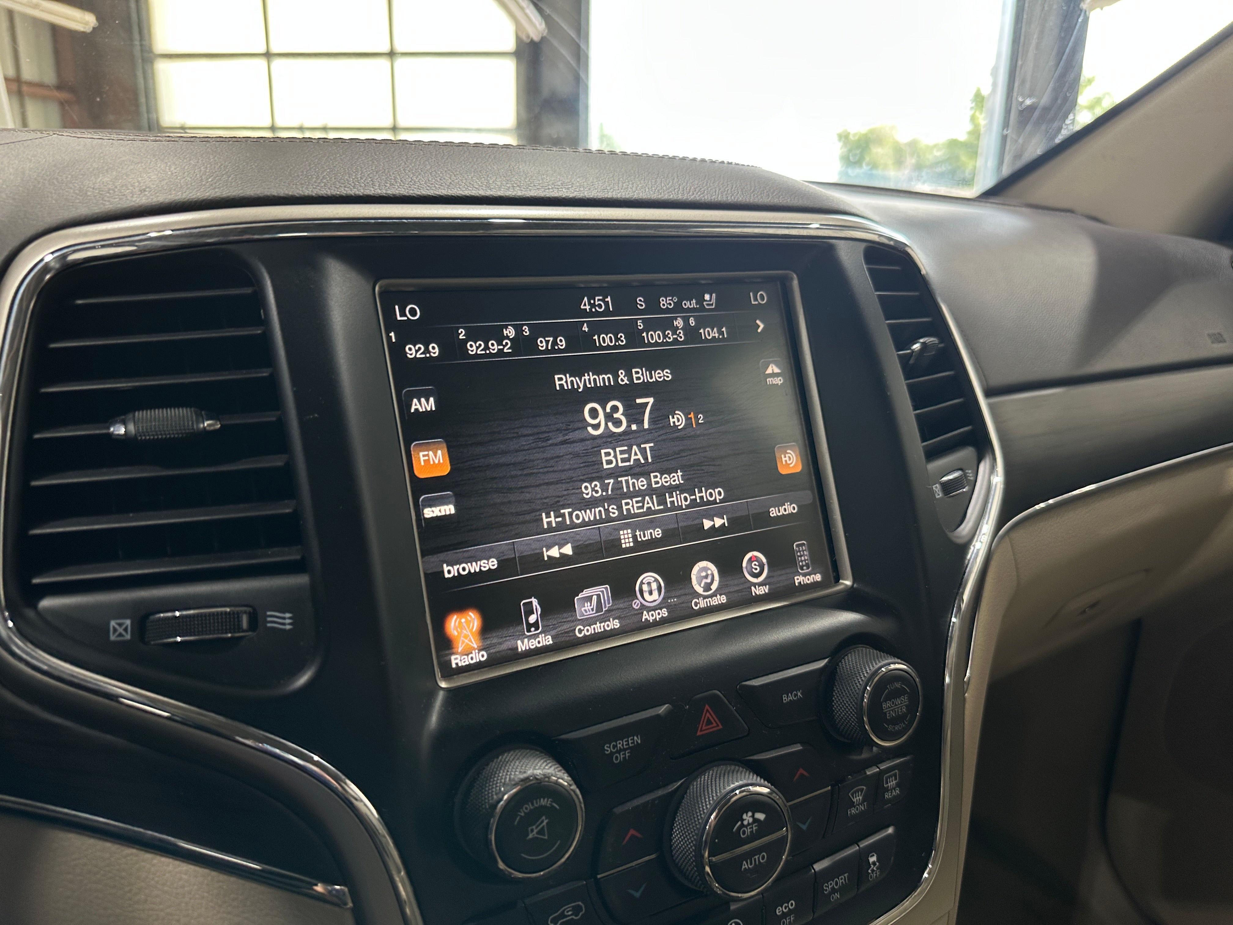 2017 Jeep Grand Cherokee Overland 3