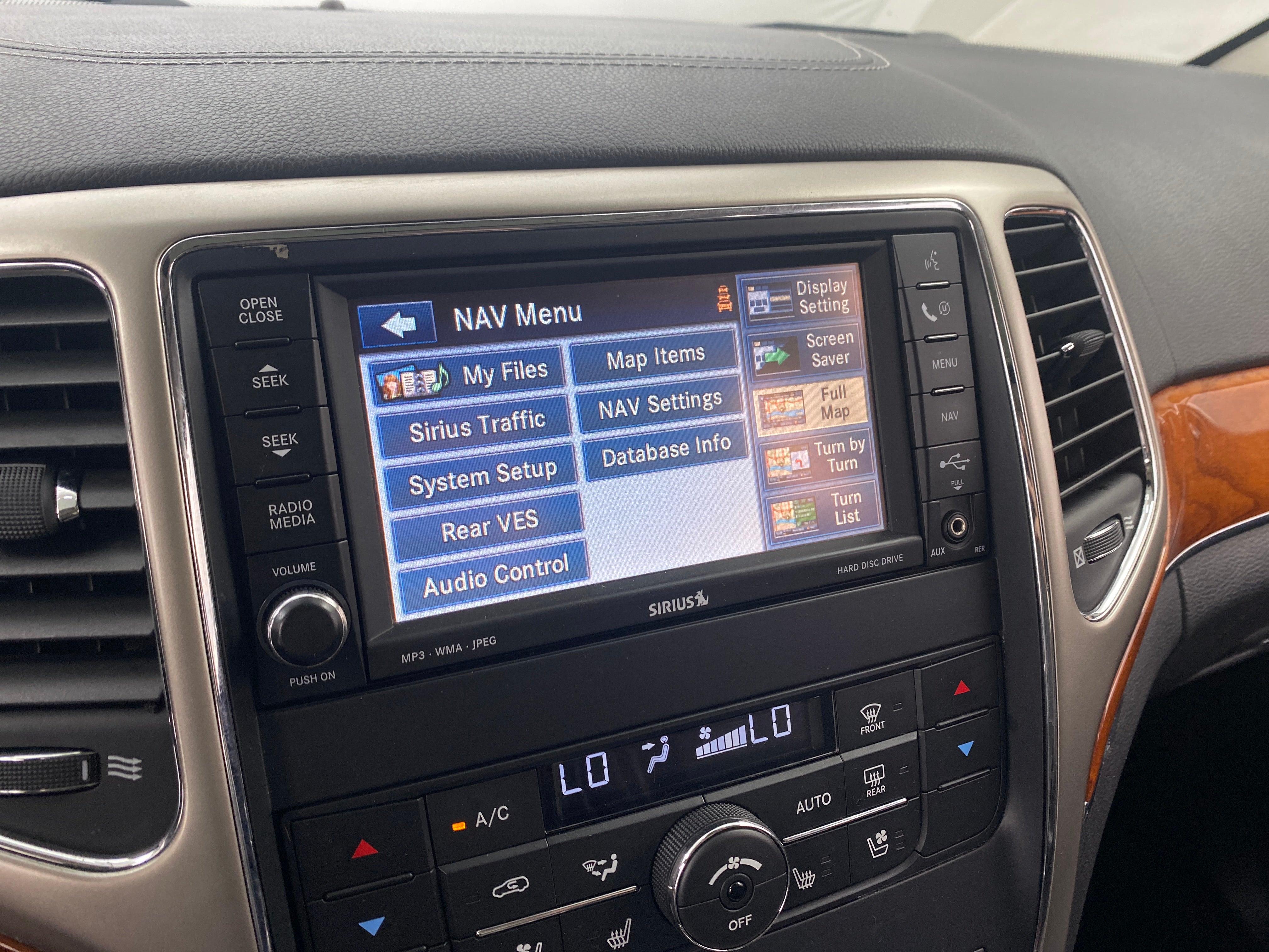 2011 Jeep Grand Cherokee Overland 3