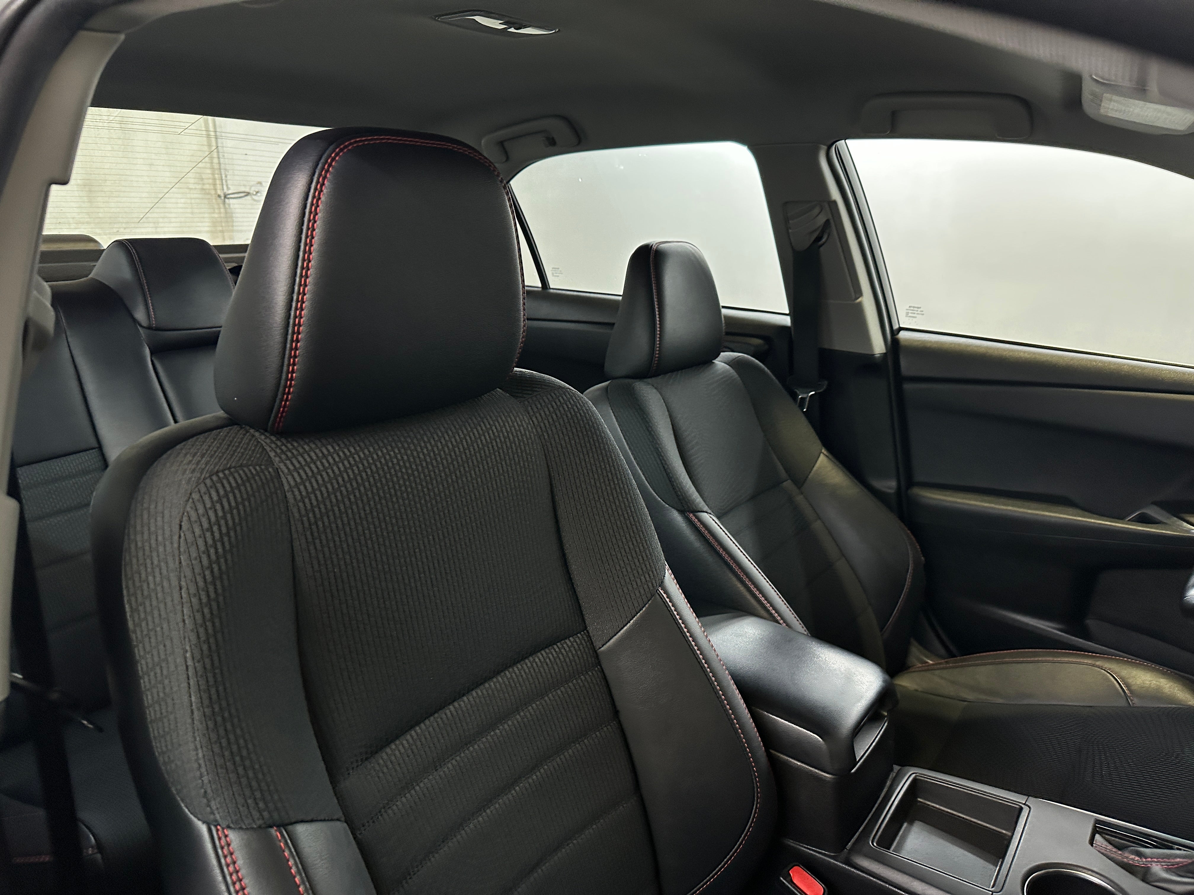 2016 Toyota Camry SE 2