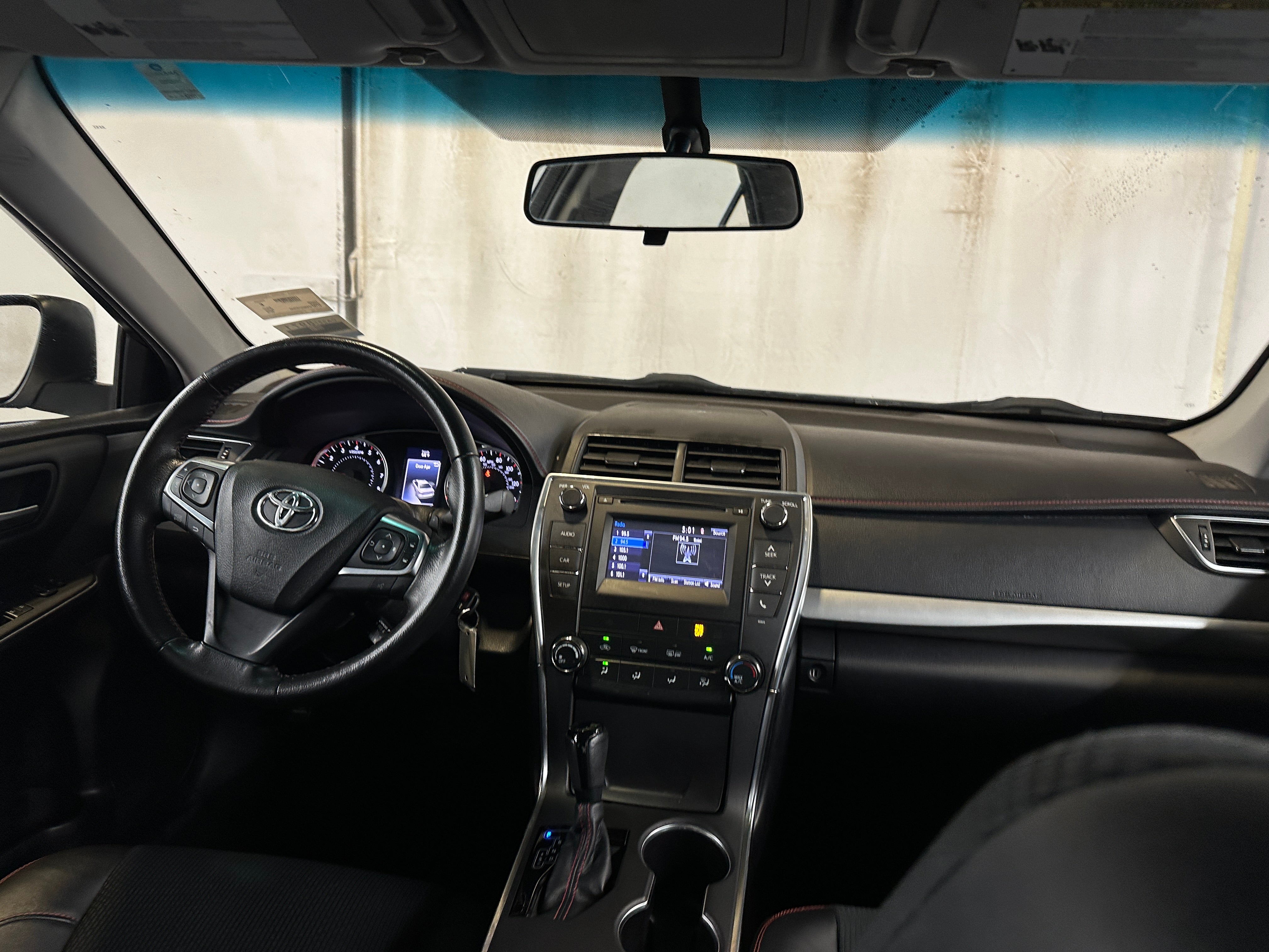2016 Toyota Camry SE 3