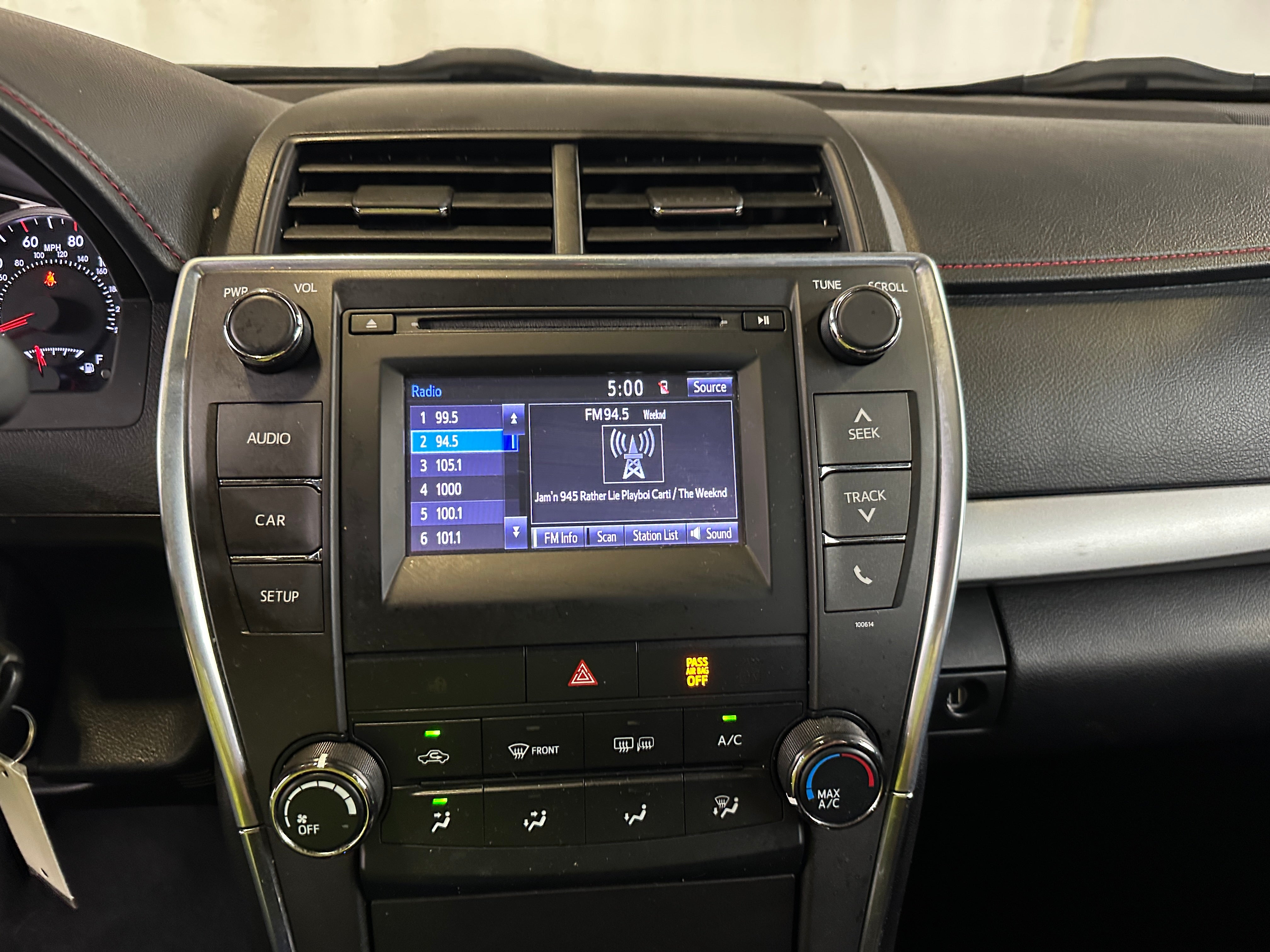 2016 Toyota Camry SE 4
