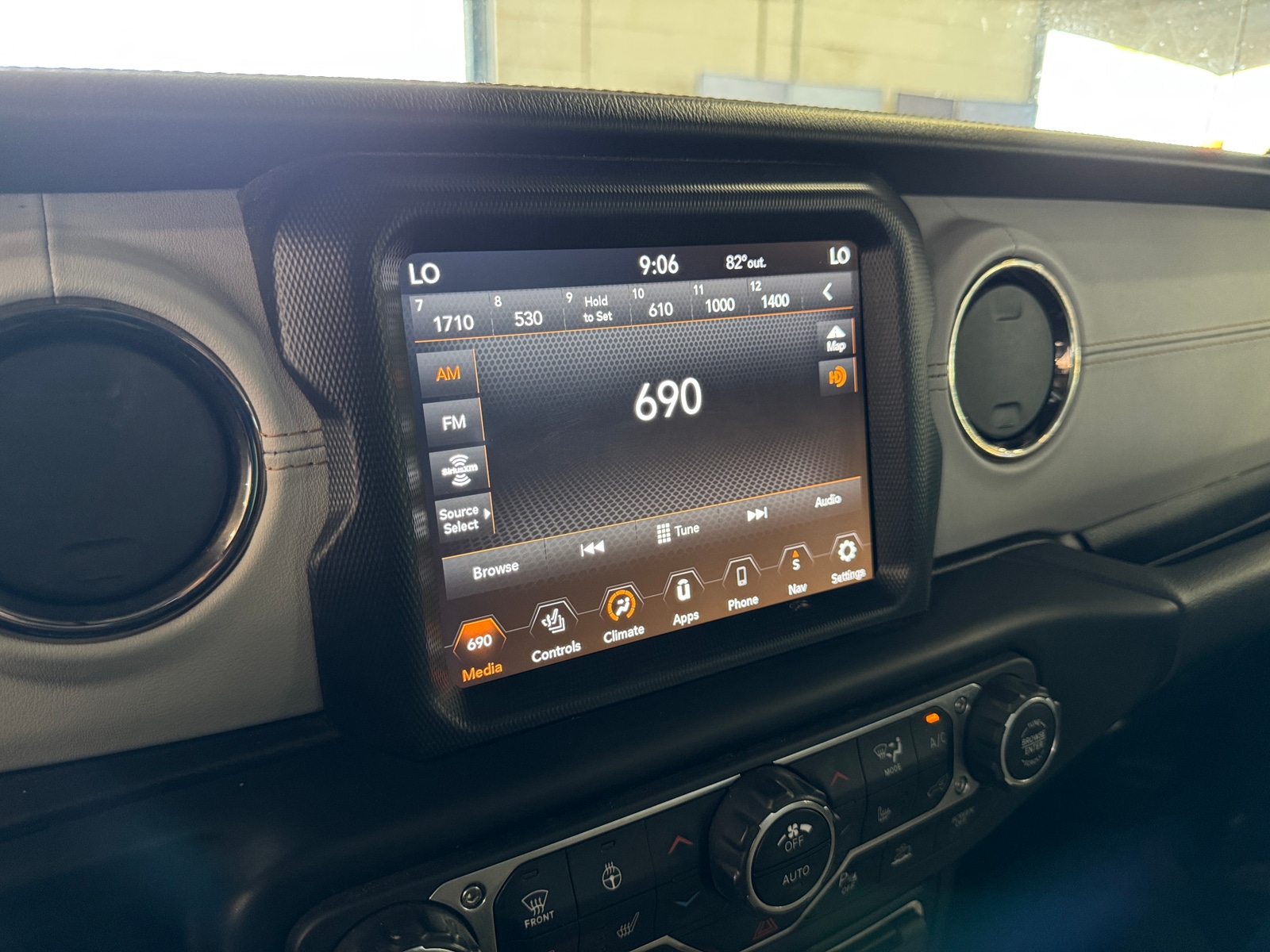 Thumbnail: 2022 Jeep Wrangler - 3