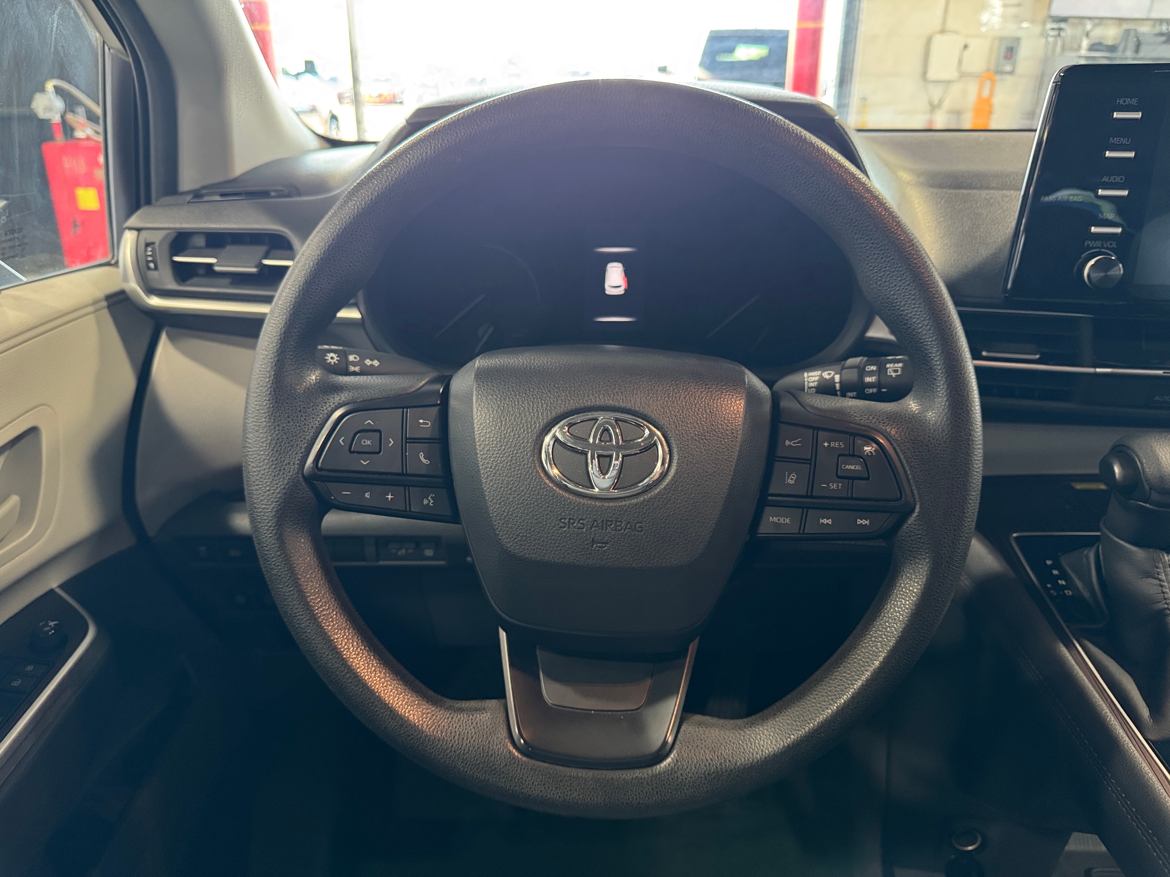 Thumbnail: 2022 Toyota Sienna - 5