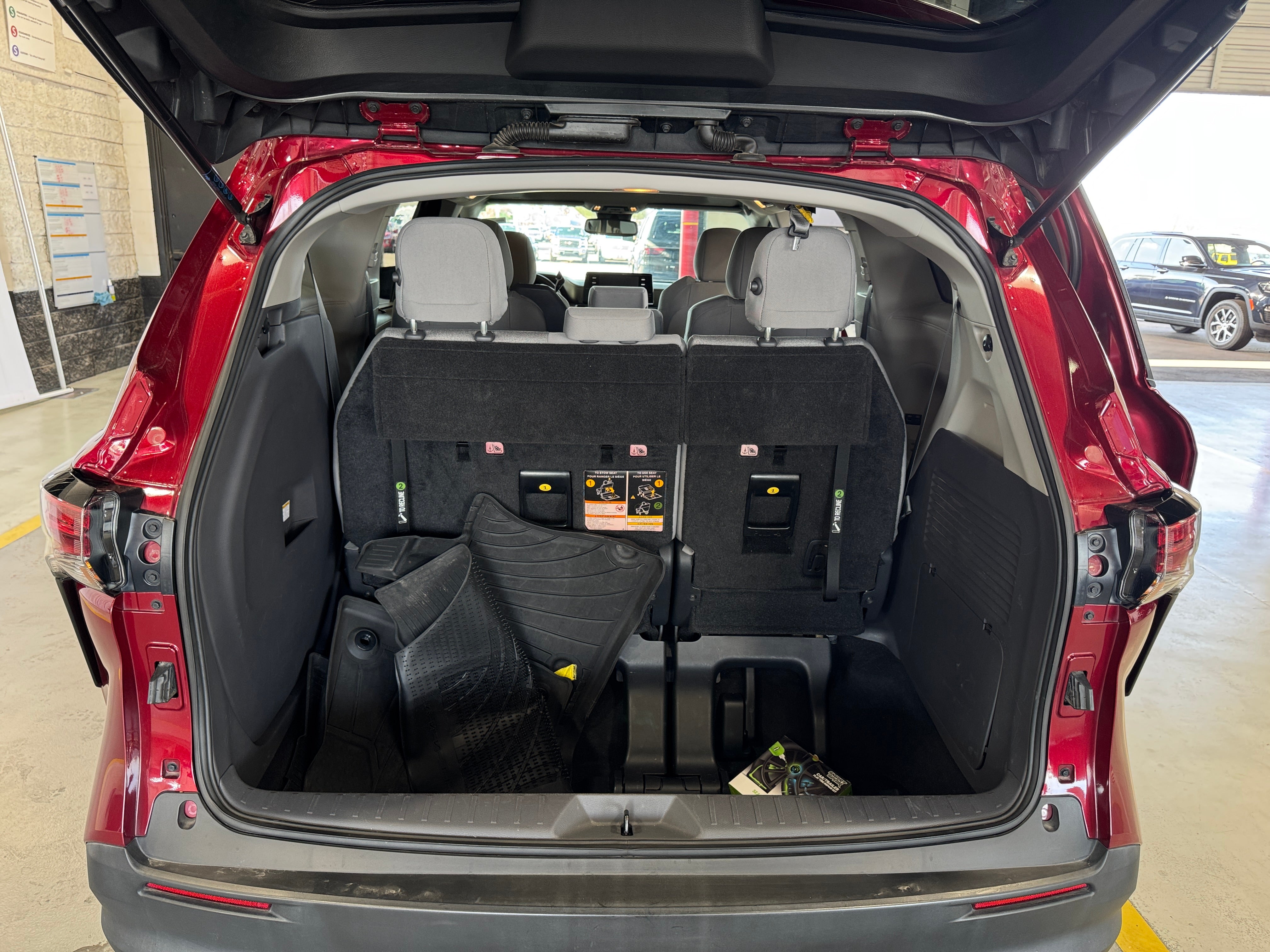 Thumbnail: 2022 Toyota Sienna - 7