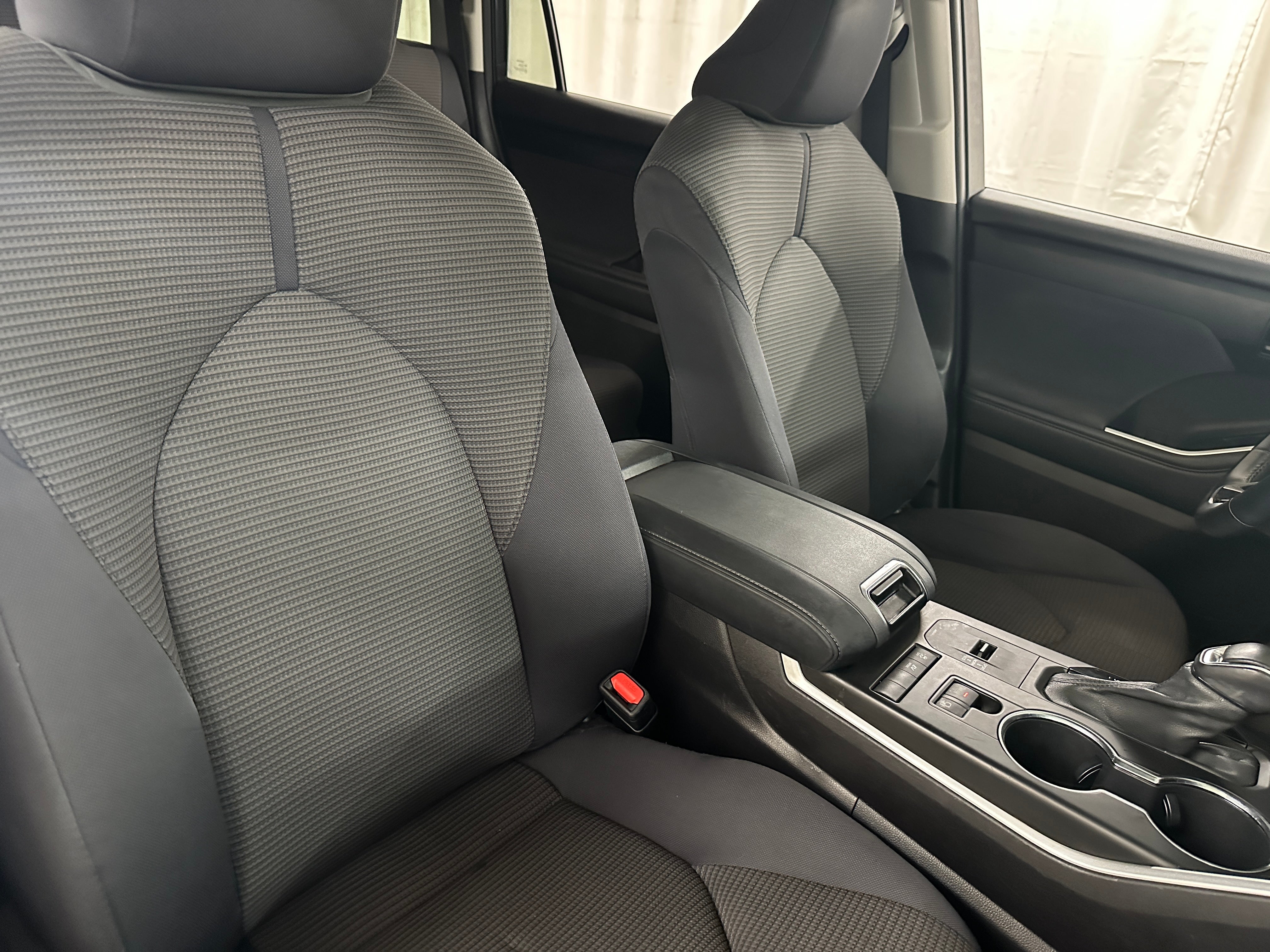2021 Toyota Highlander LE 2