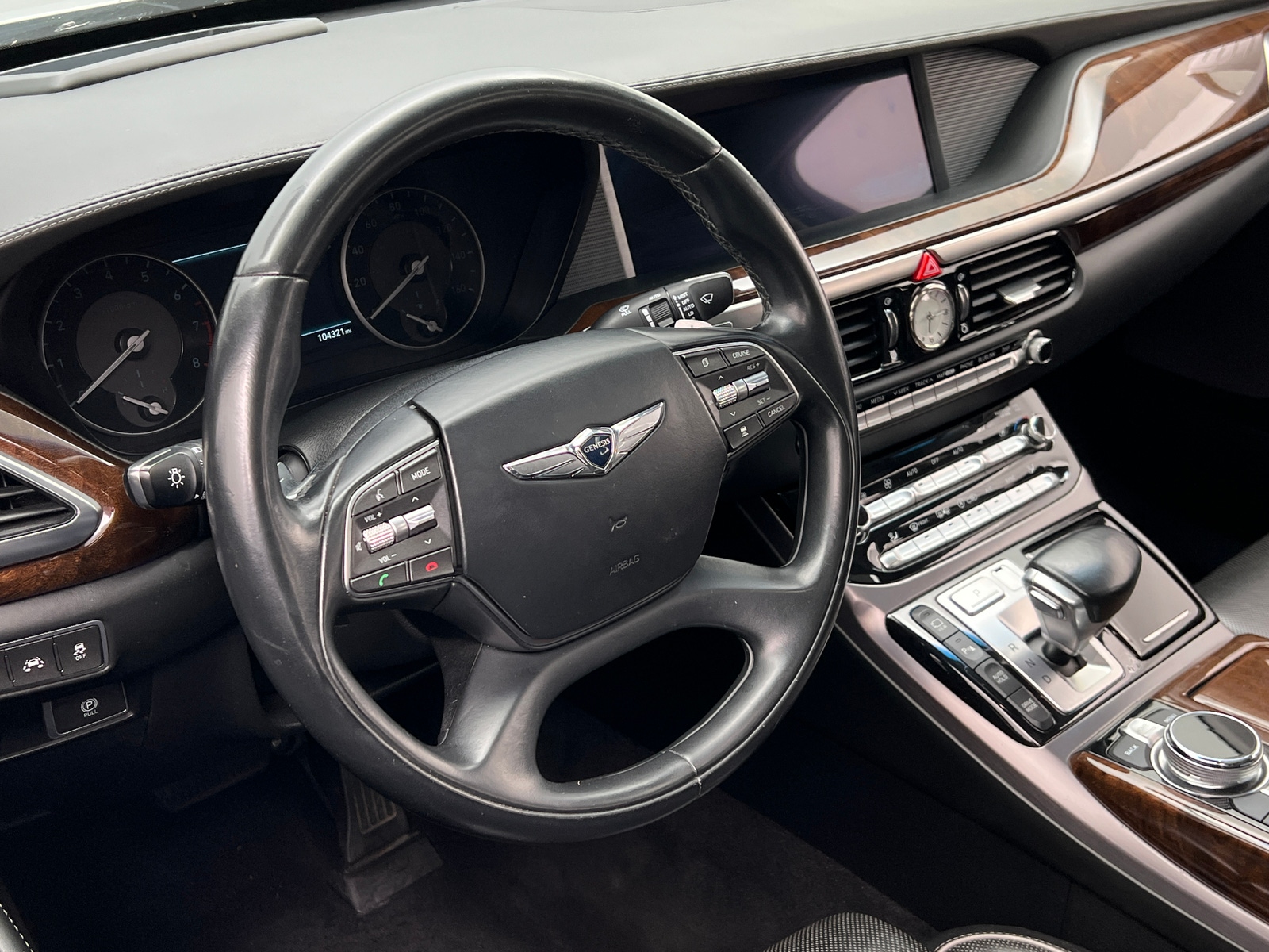 Thumbnail: 2017 Genesis G90 - 4