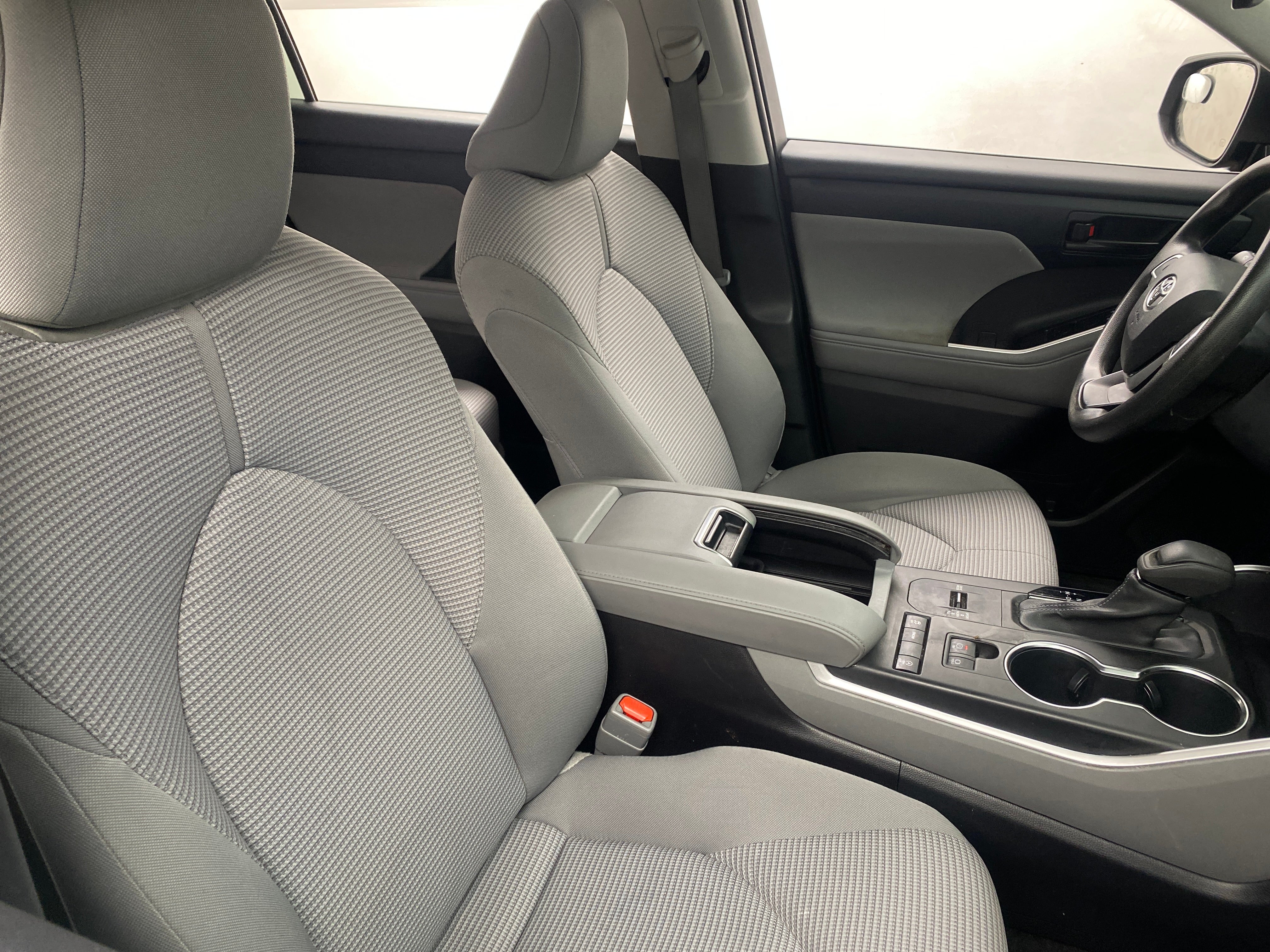 2022 Toyota Highlander L 2
