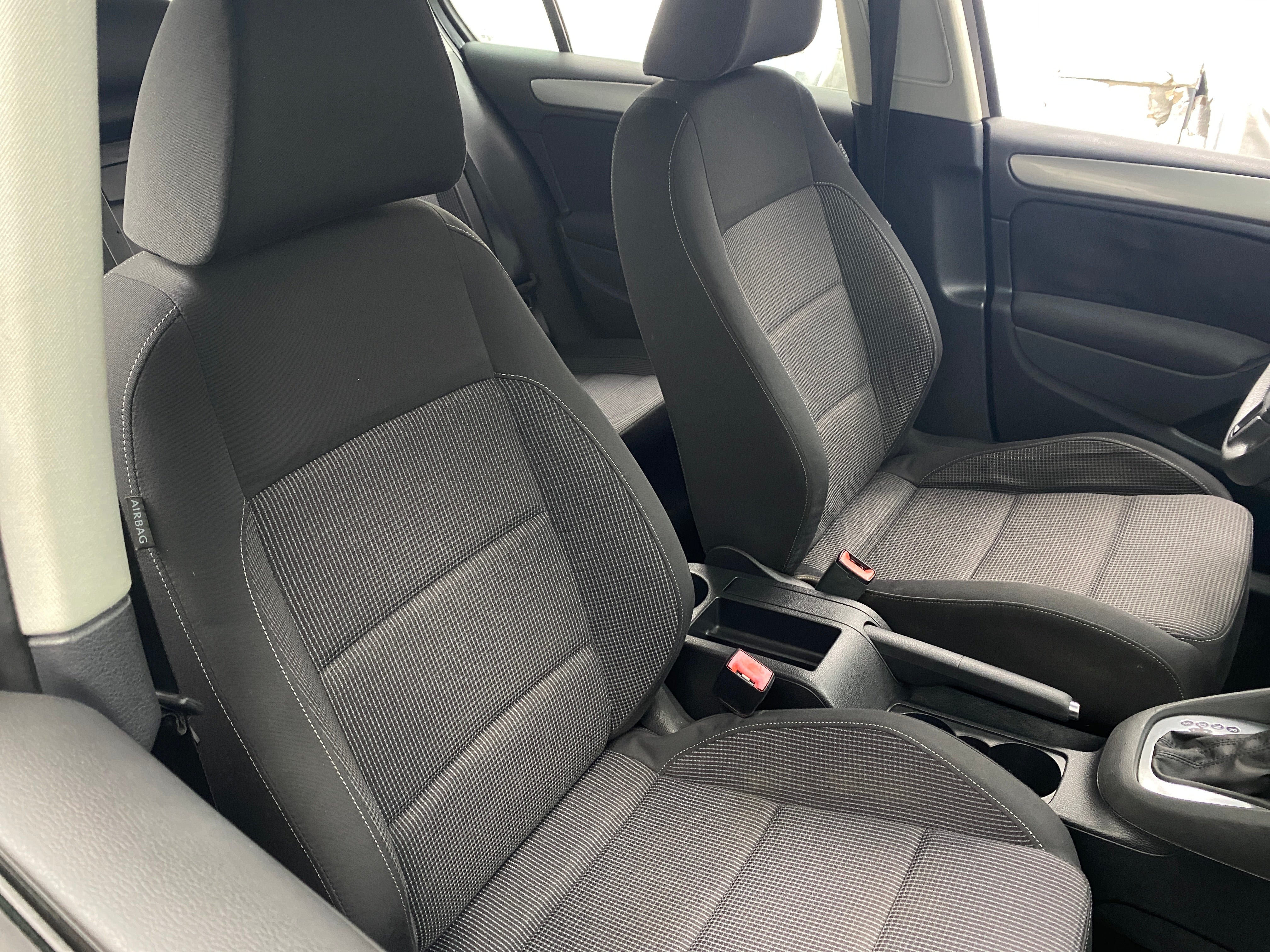 2011 Volkswagen Golf SE 2