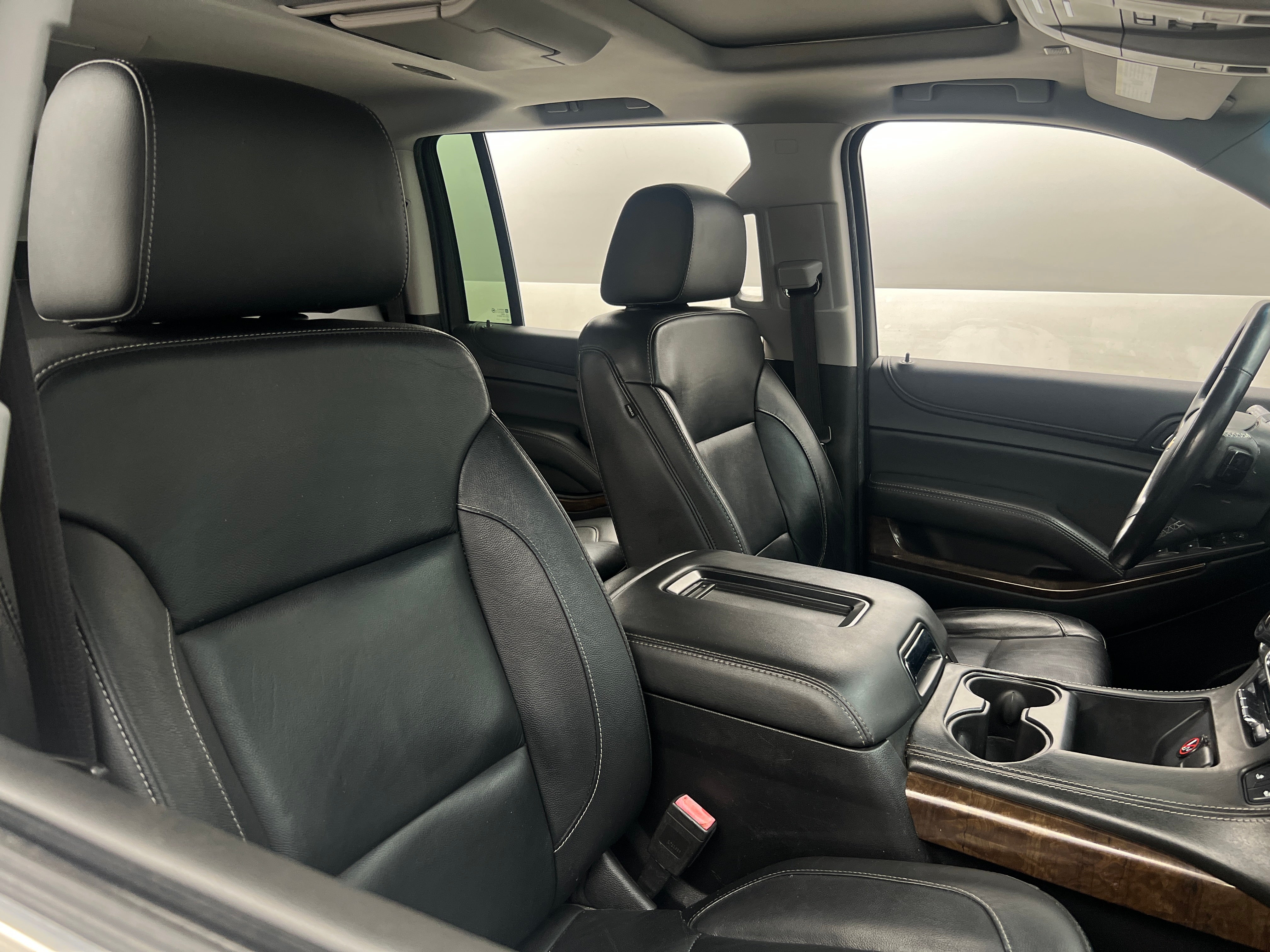 2019 Chevrolet Suburban LT 2