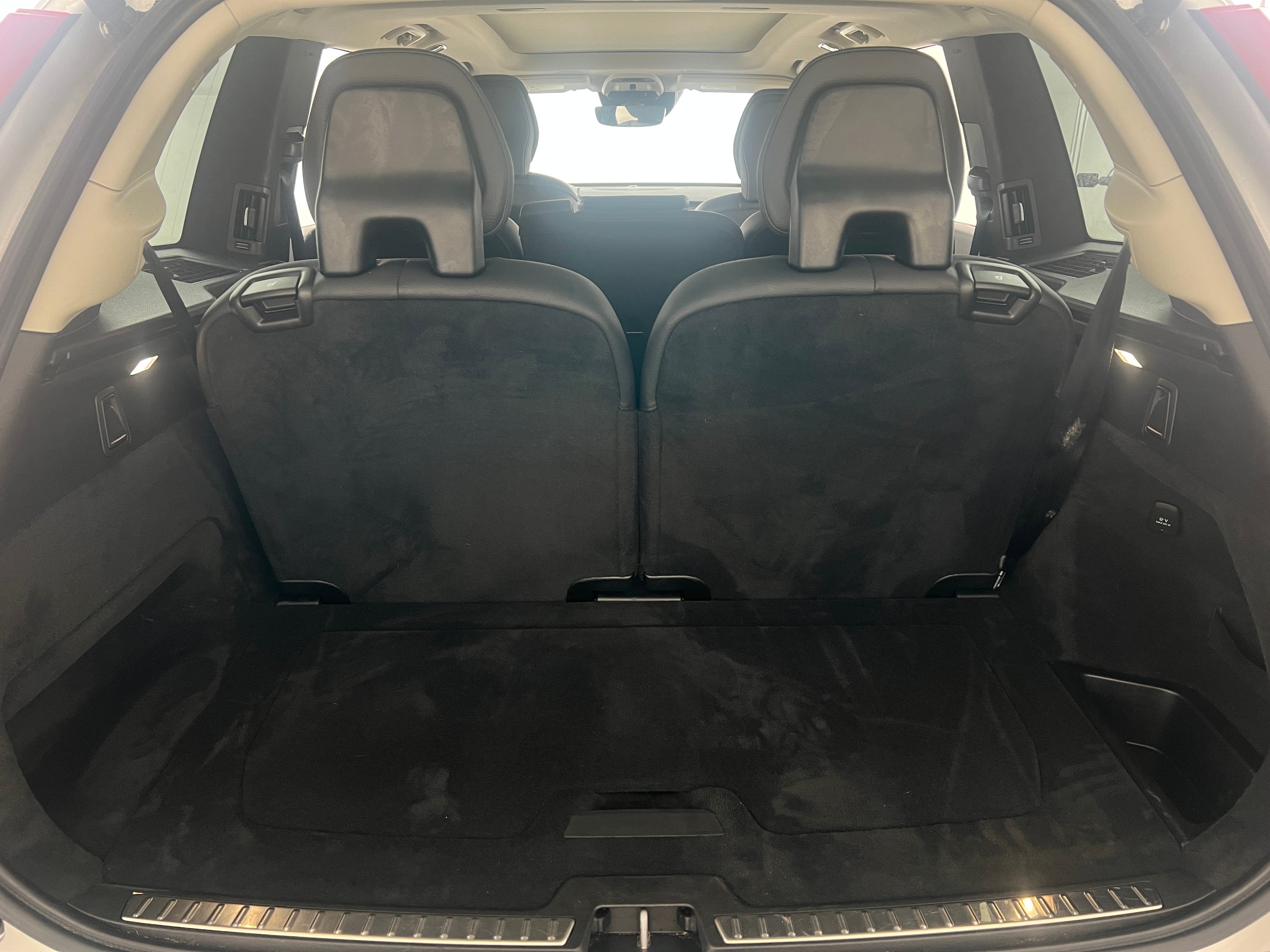 2022 Volvo XC90 T6 Momentum 7