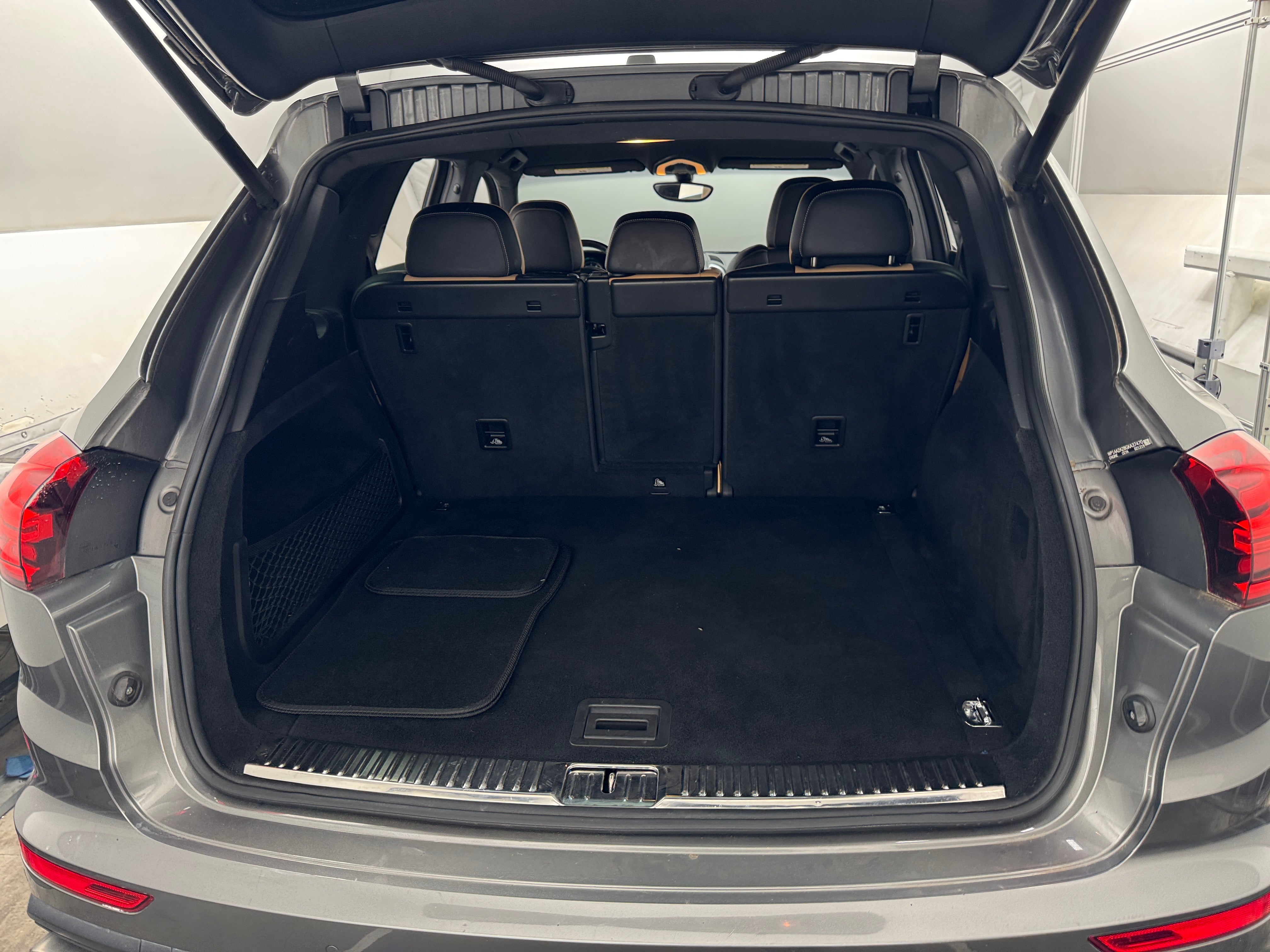 2016 Porsche Cayenne Base 6