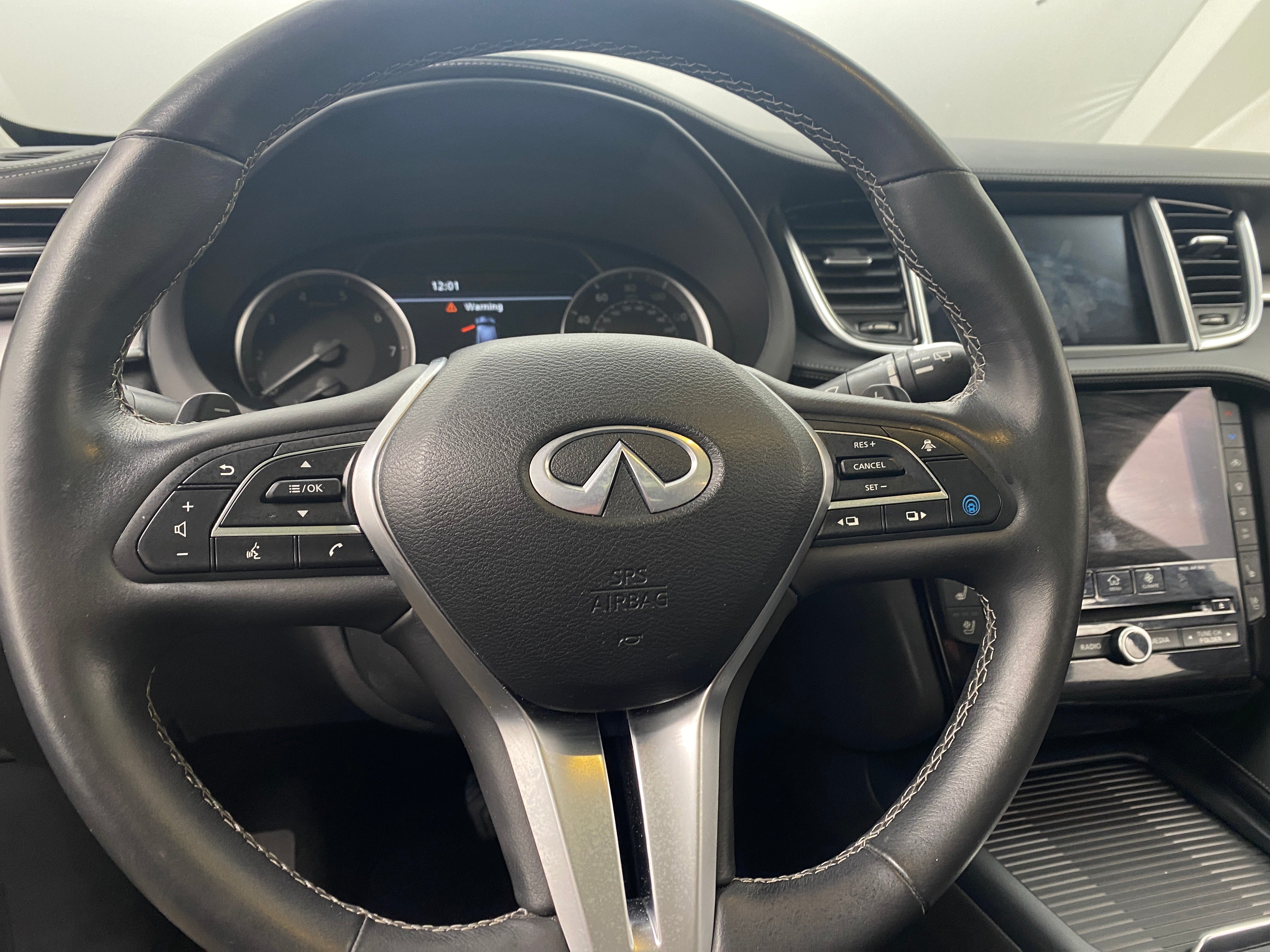 2022 INFINITI QX50 Essential 4