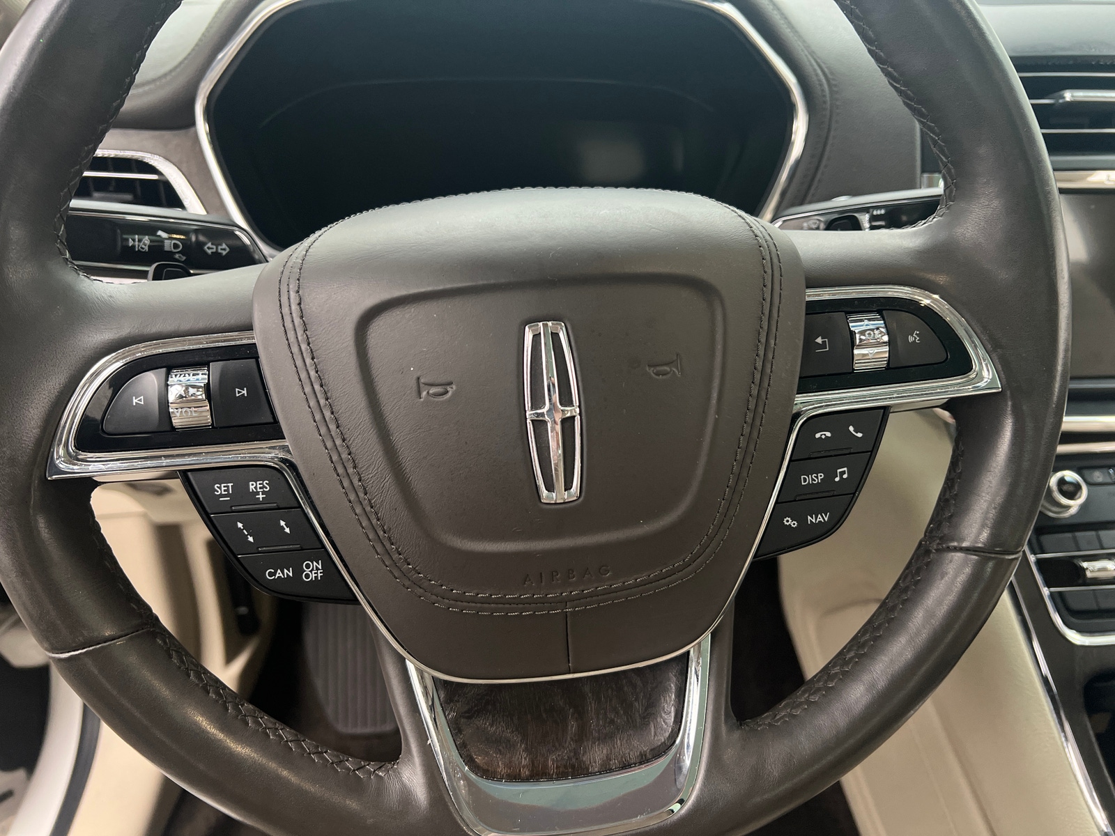 Thumbnail: 2017 Lincoln Continental - 4