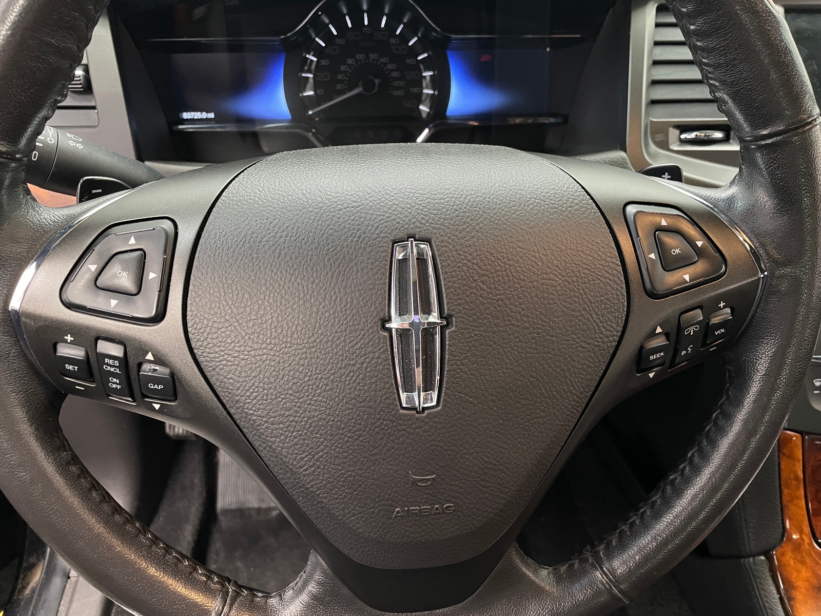 Thumbnail: 2014 Lincoln MKS - 4