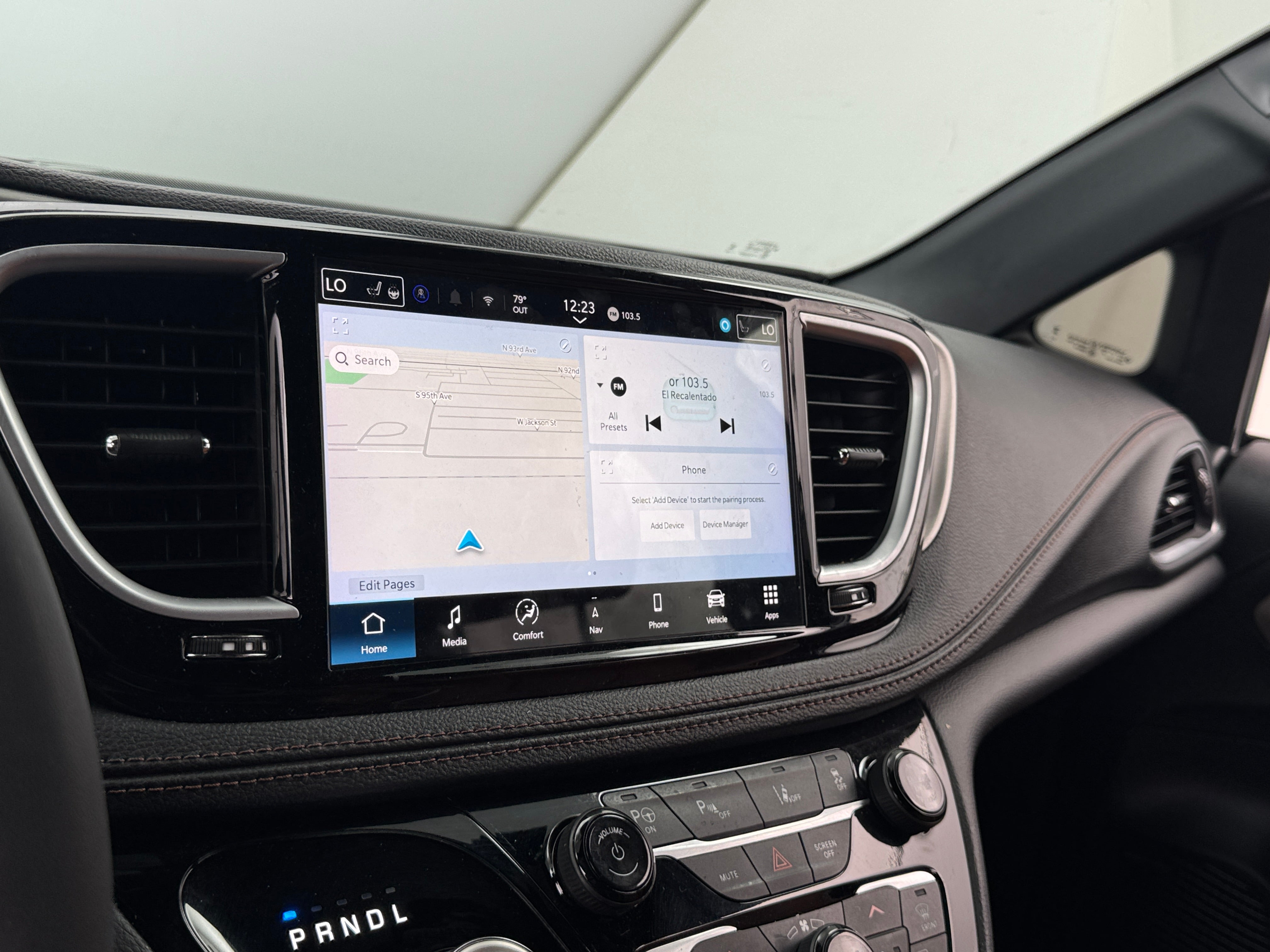 2024 Chrysler Pacifica Hybrid Pinnacle 3