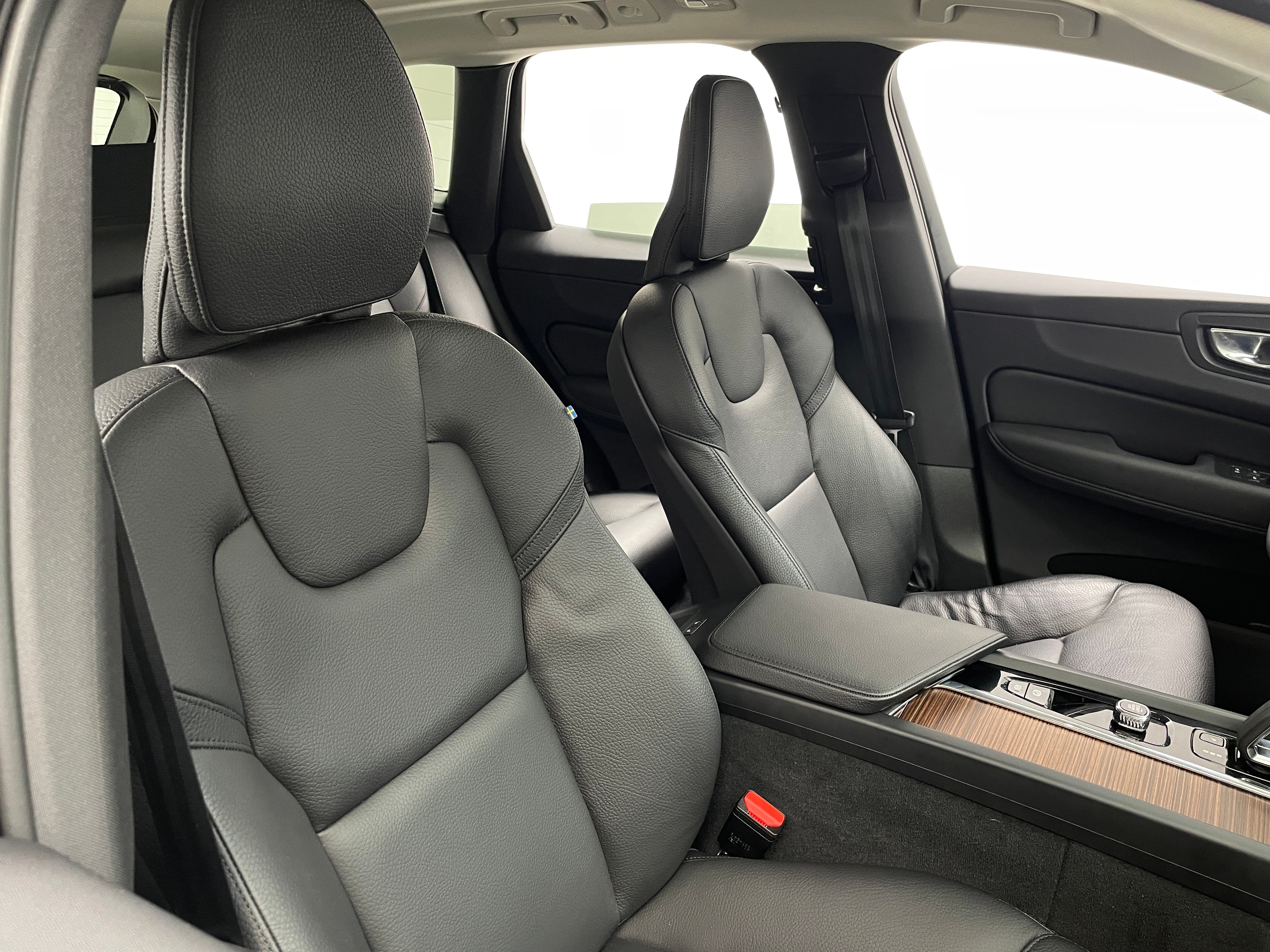 2022 Volvo XC60 B5 Momentum 2