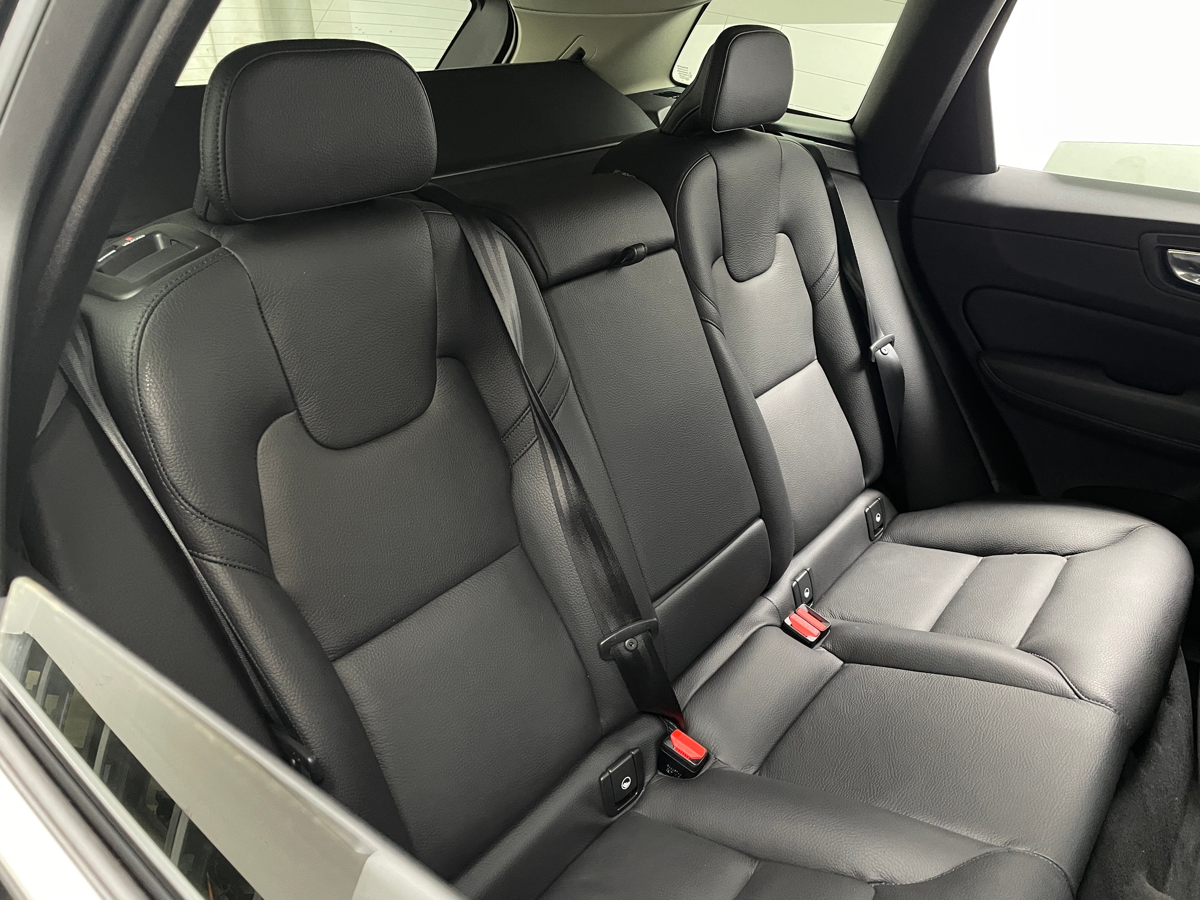 2022 Volvo XC60 B5 Momentum 6