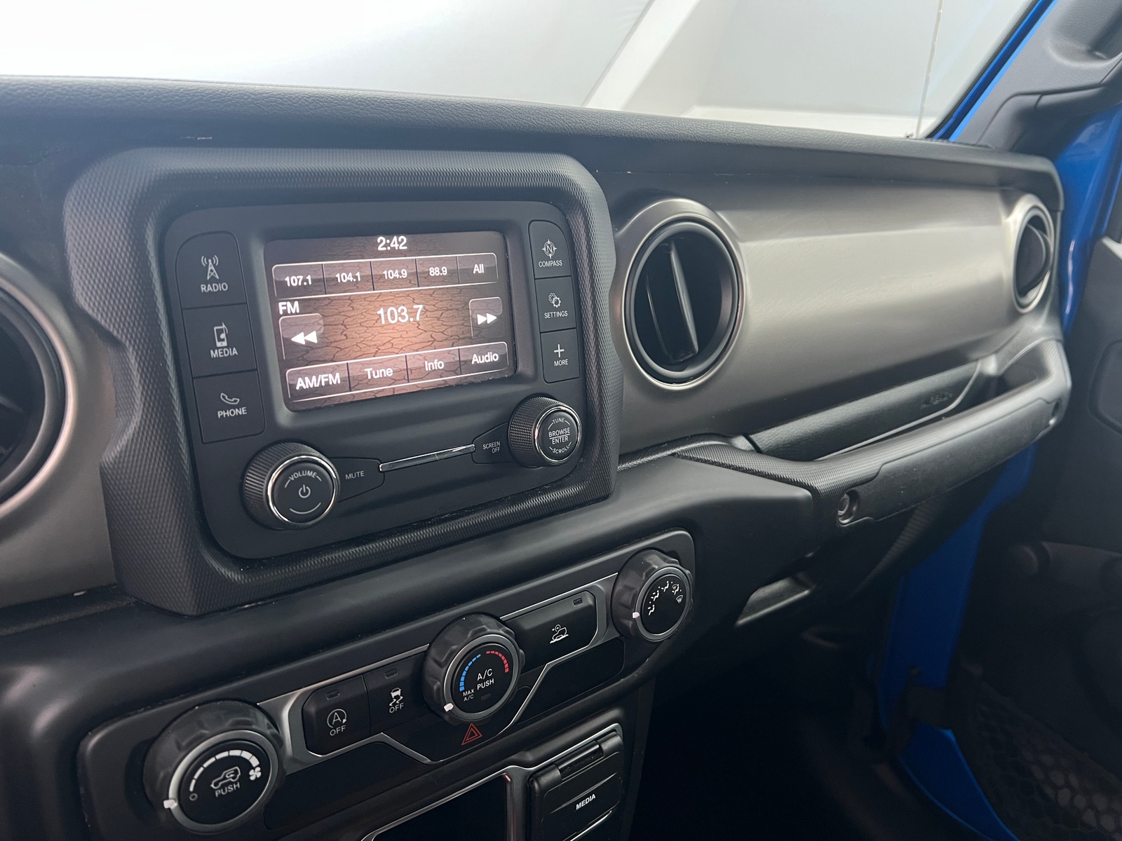 Thumbnail: 2020 Jeep Gladiator - 4