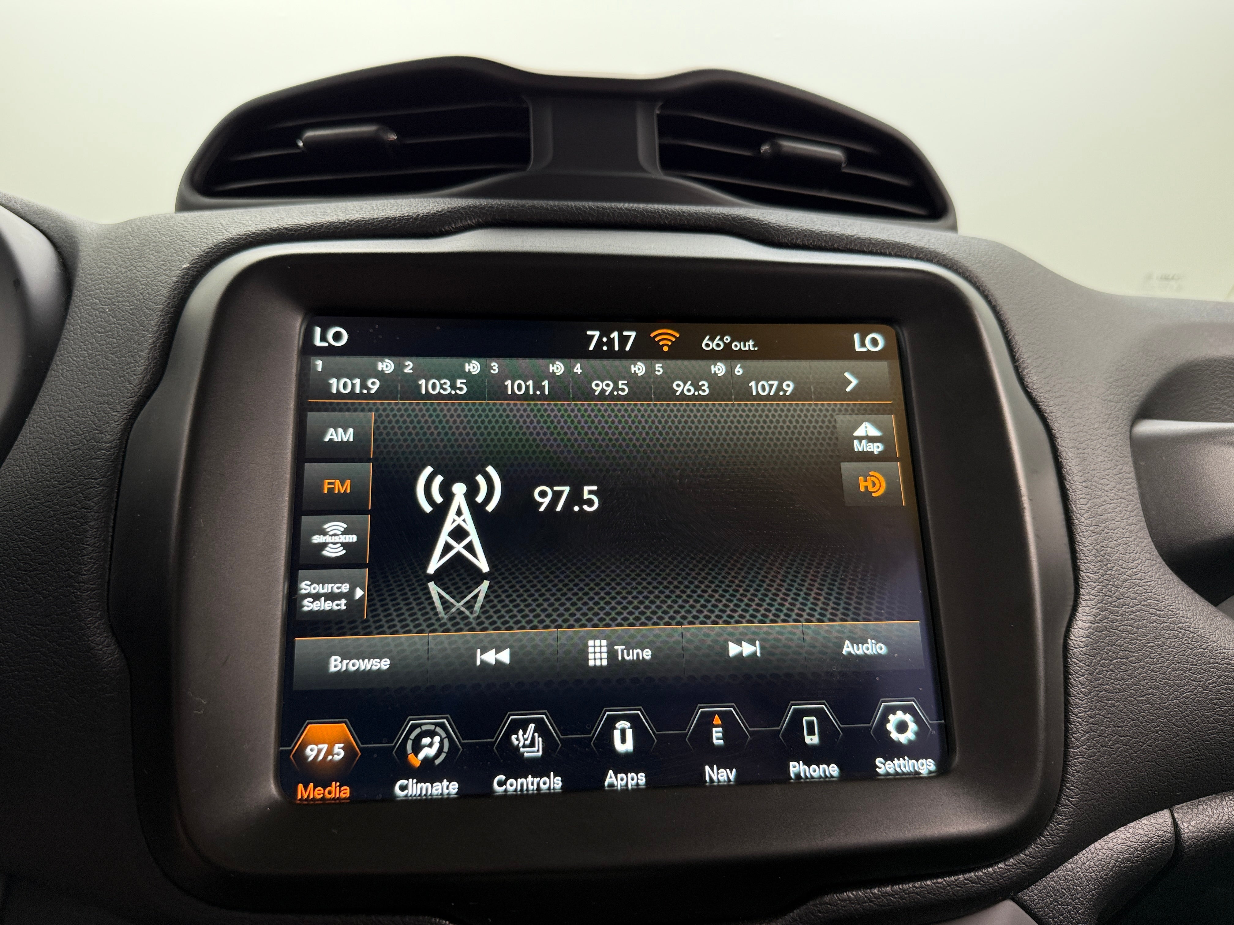 2022 Jeep Renegade Limited 3