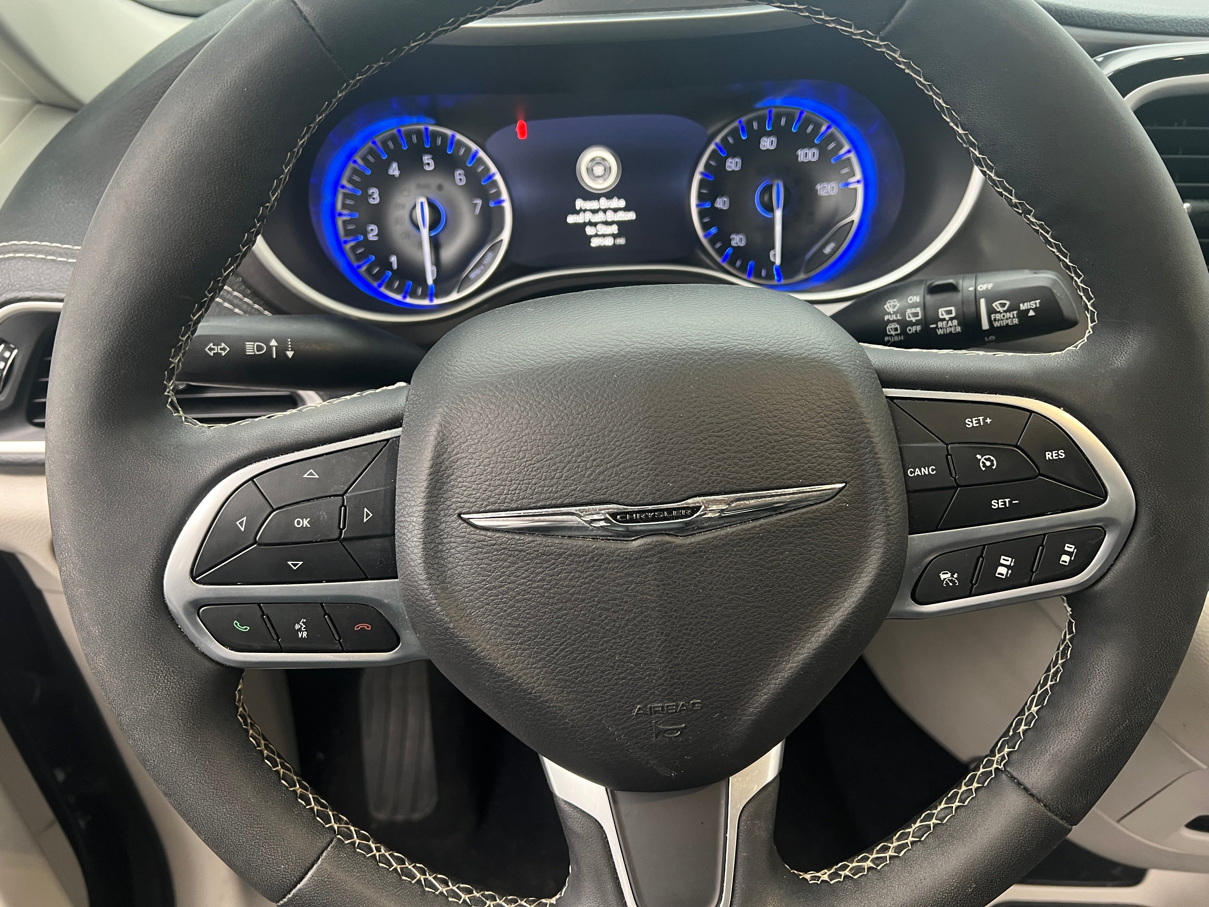 2022 Chrysler Pacifica Touring L 4