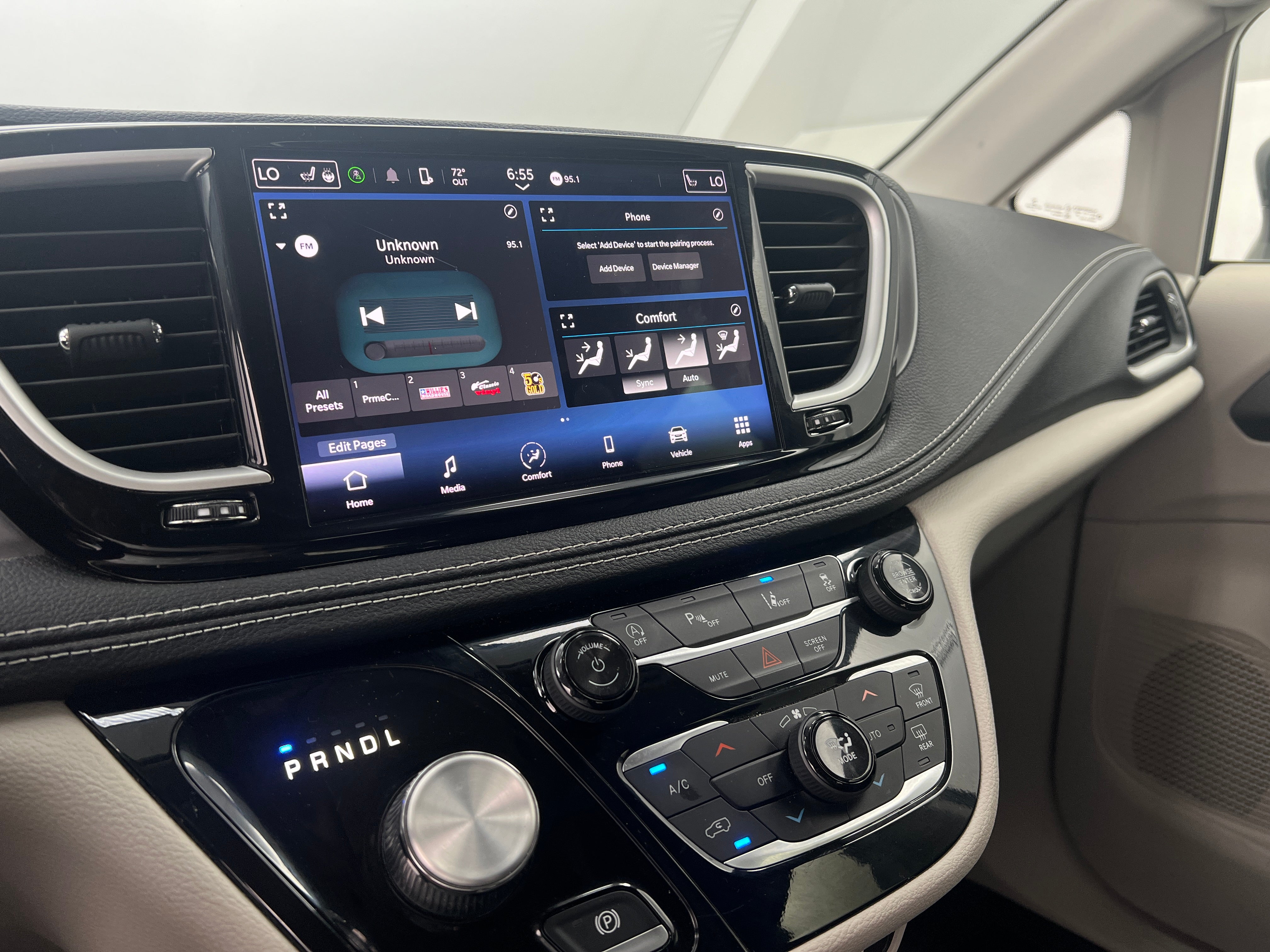 2022 Chrysler Pacifica Touring L 3