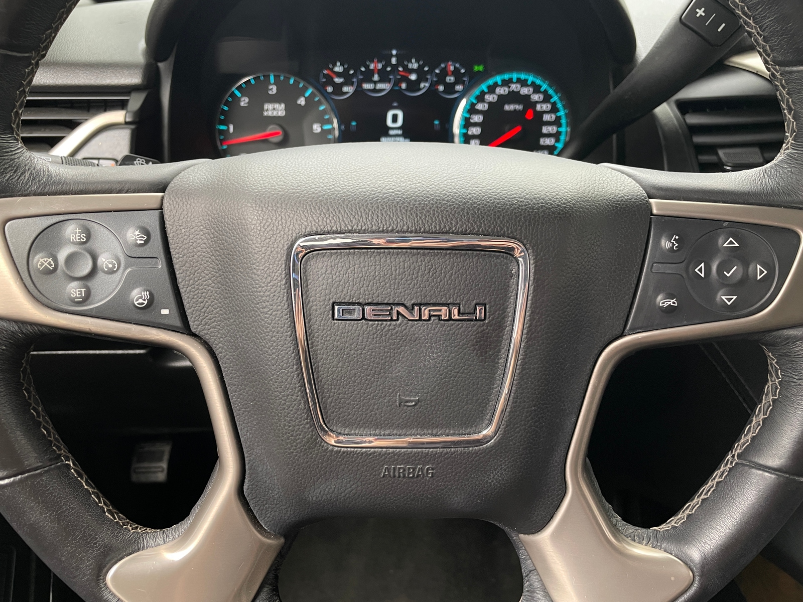 Thumbnail: 2018 GMC Yukon XL - 4