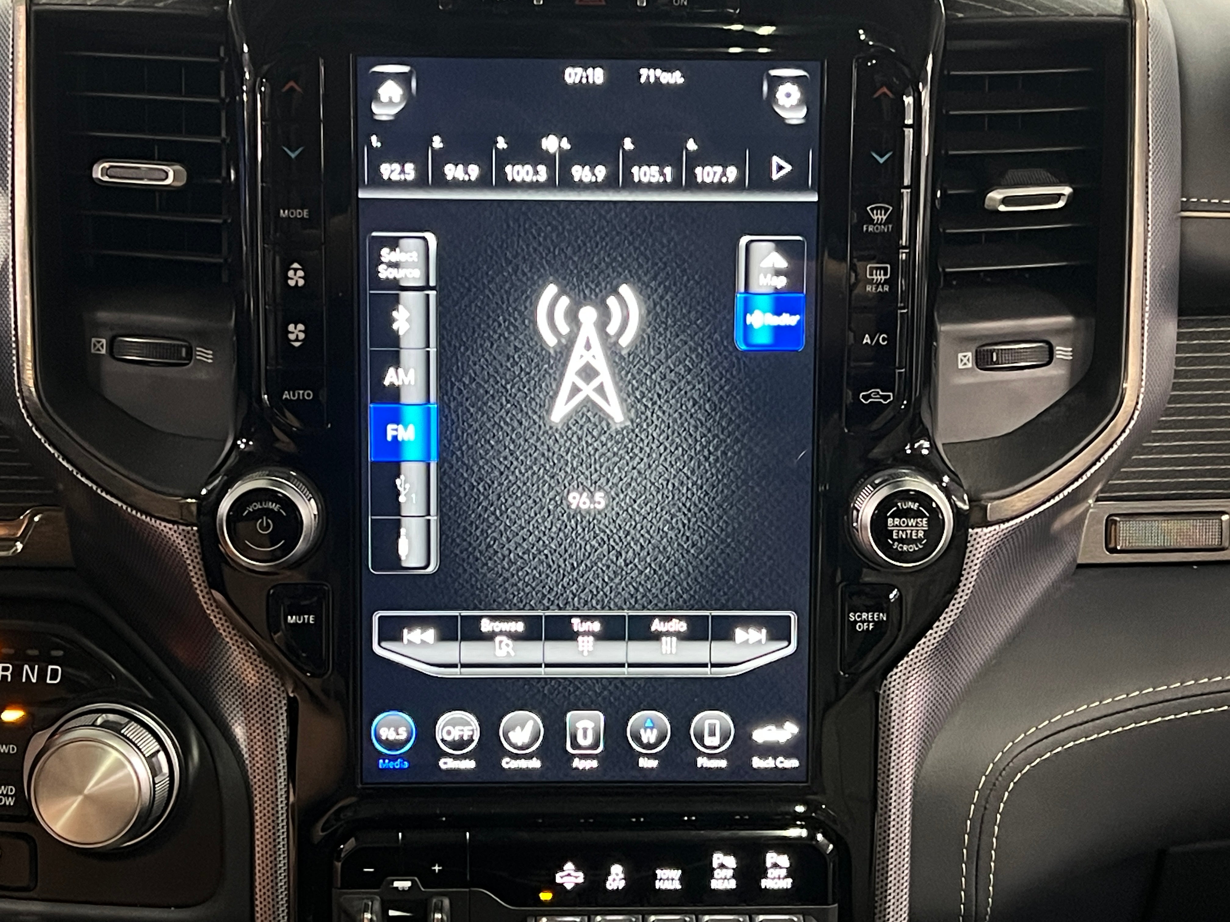 2021 RAM 1500 Limited 3