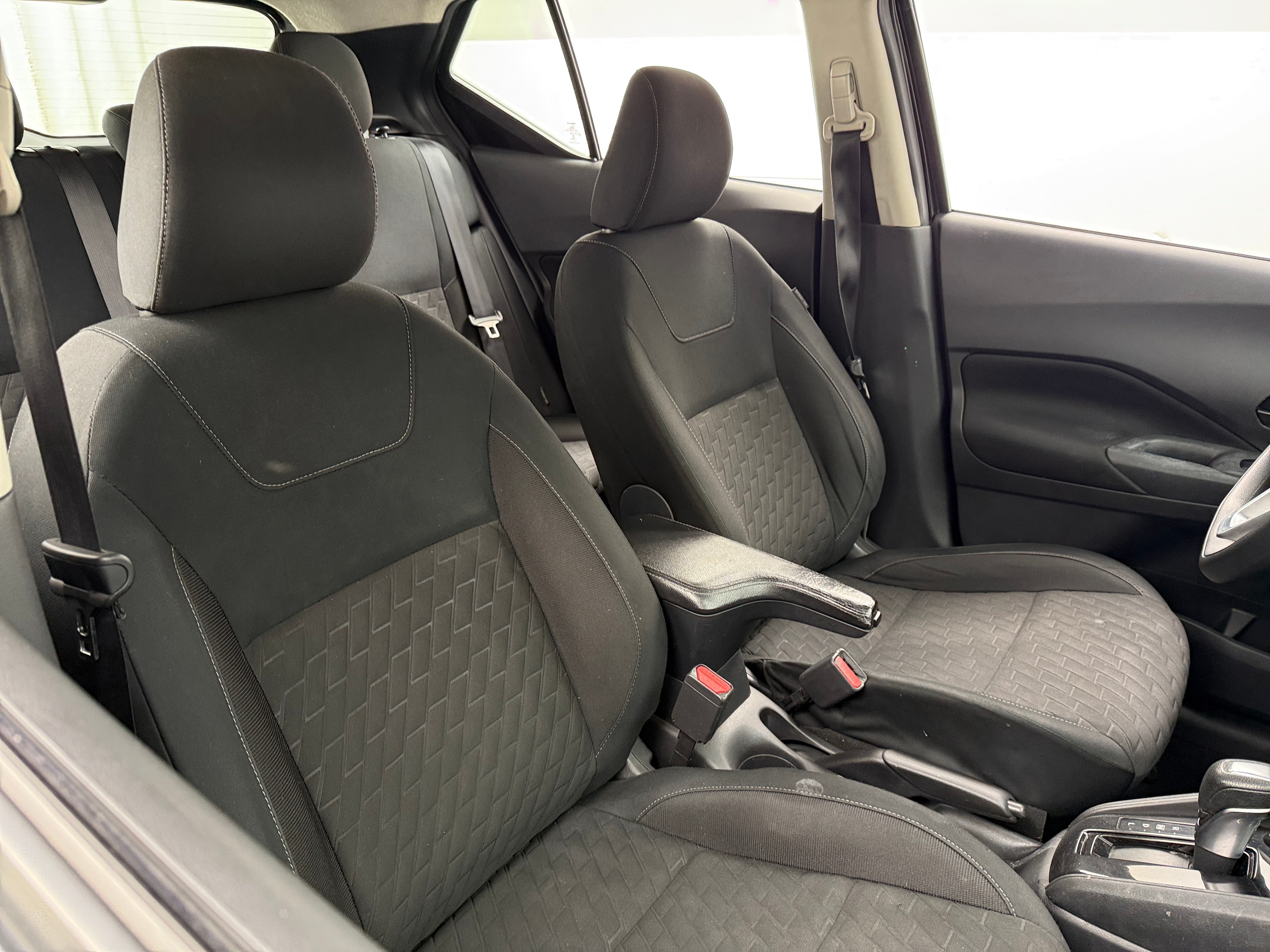 2022 Nissan Kicks S 2