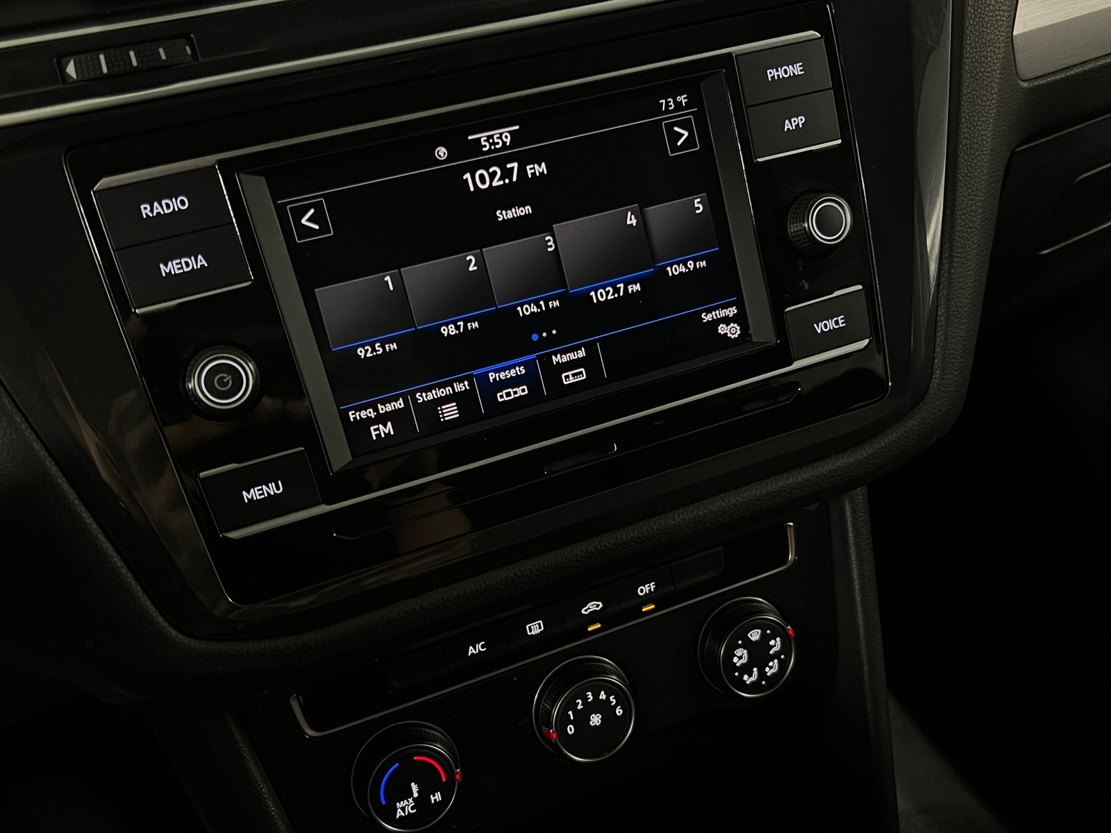 Thumbnail: 2021 Volkswagen Tiguan - 4