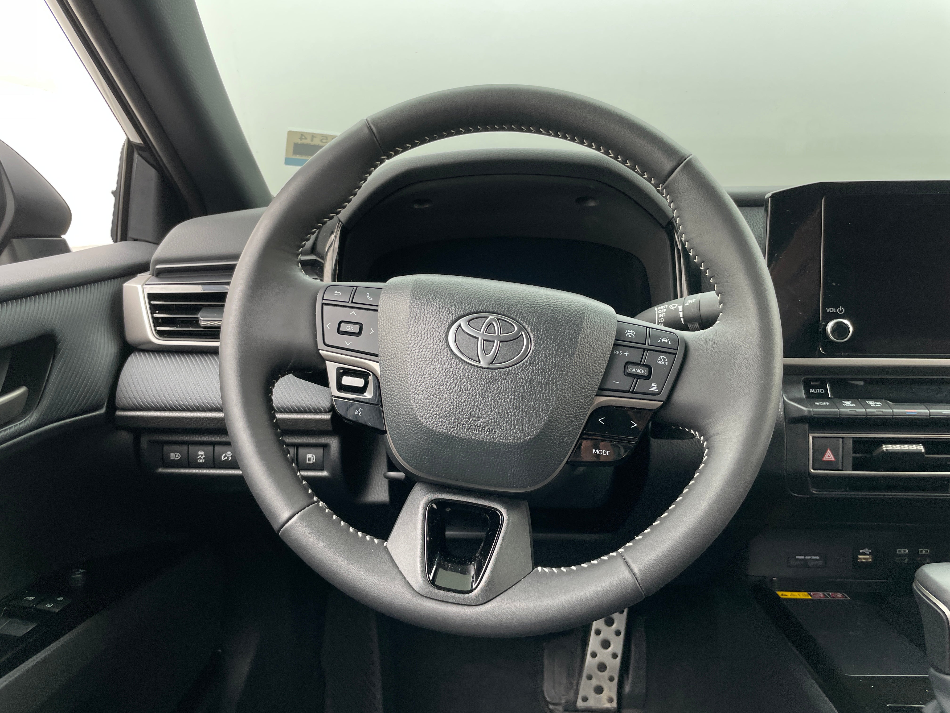 2025 Toyota Camry SE 4