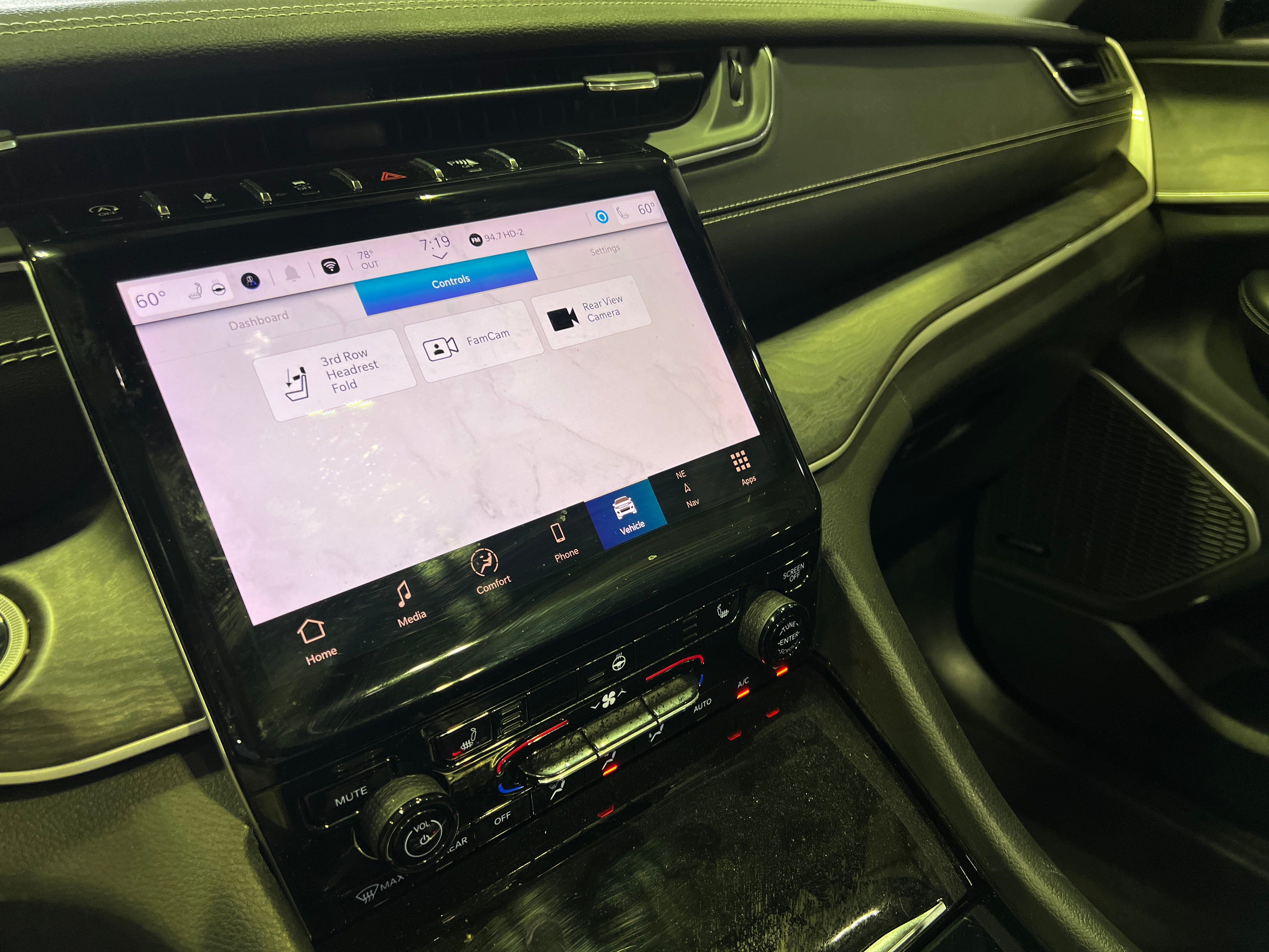 2022 Jeep Grand Cherokee L Limited Edition 3