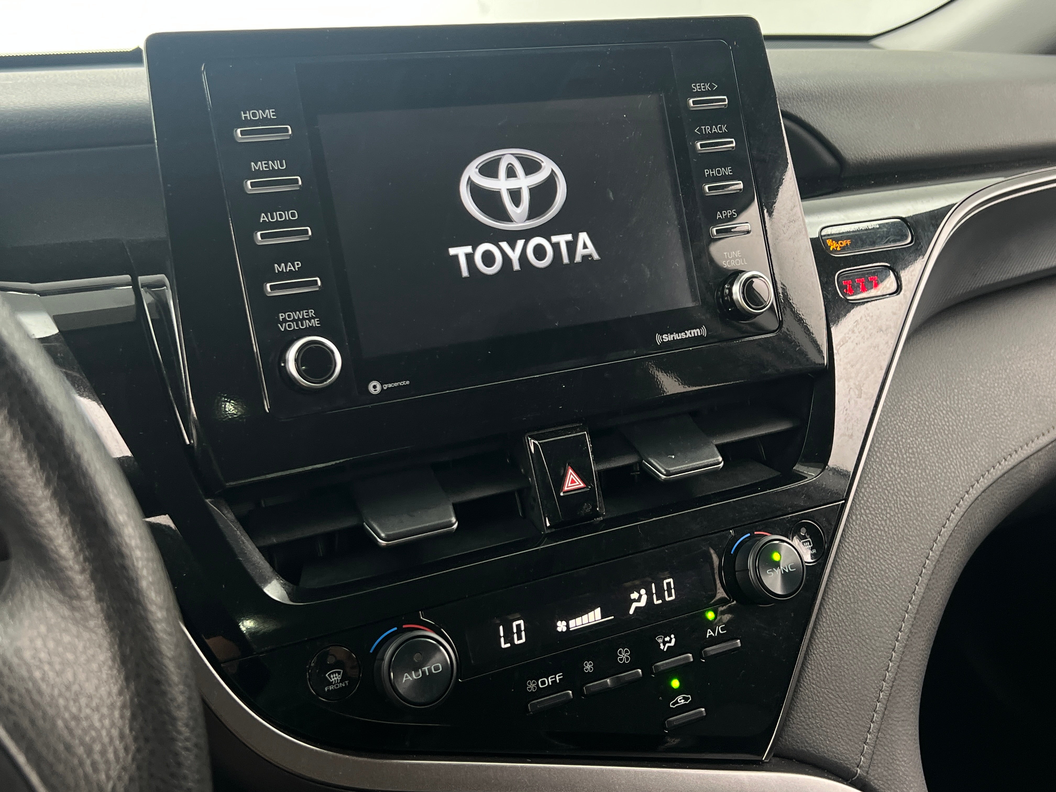 2022 Toyota Camry LE 4