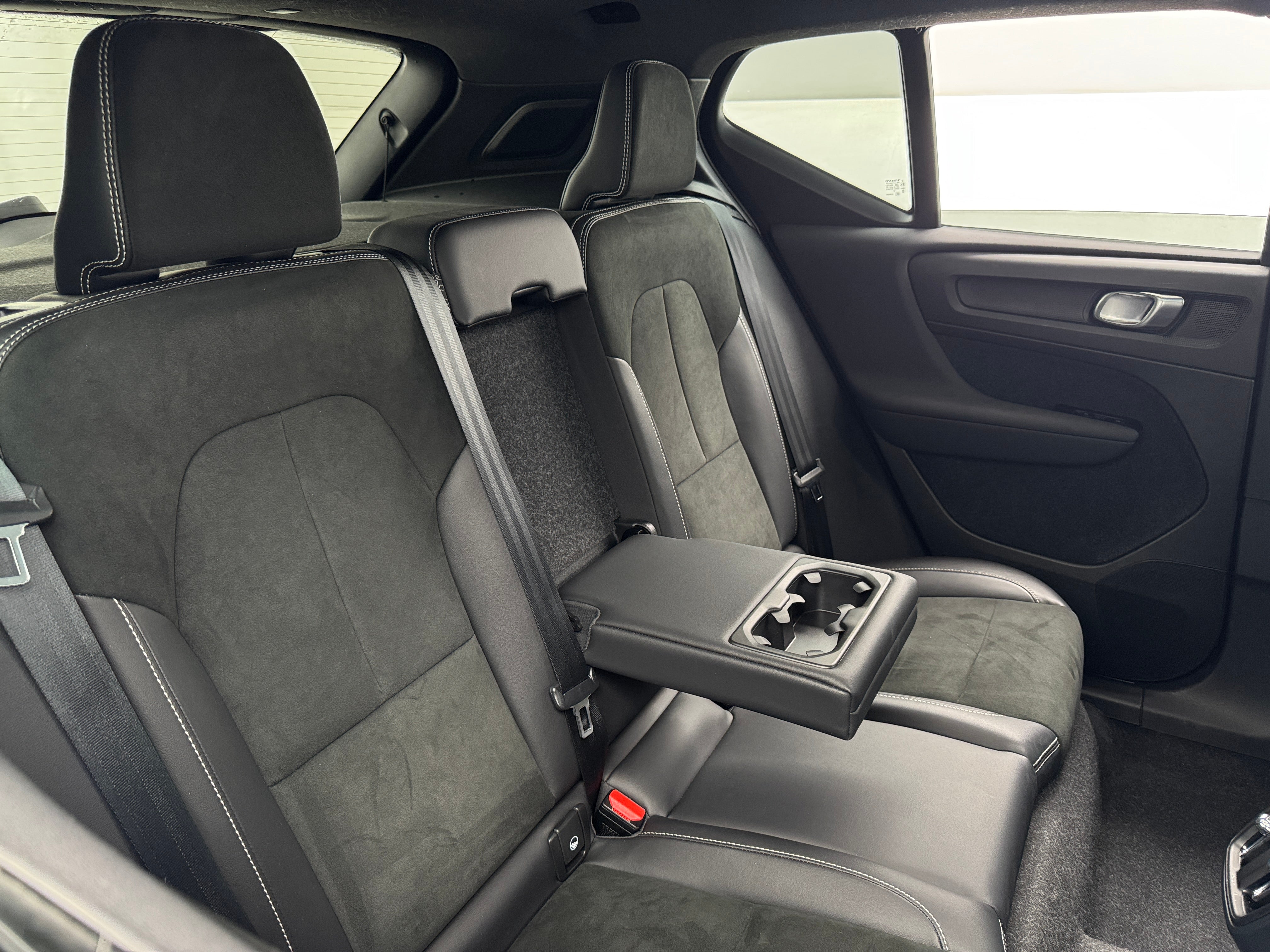2022 Volvo XC40 T5 R-Design 5
